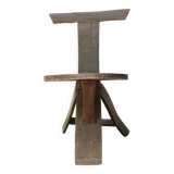 Chaise tripode régionaliste en bois