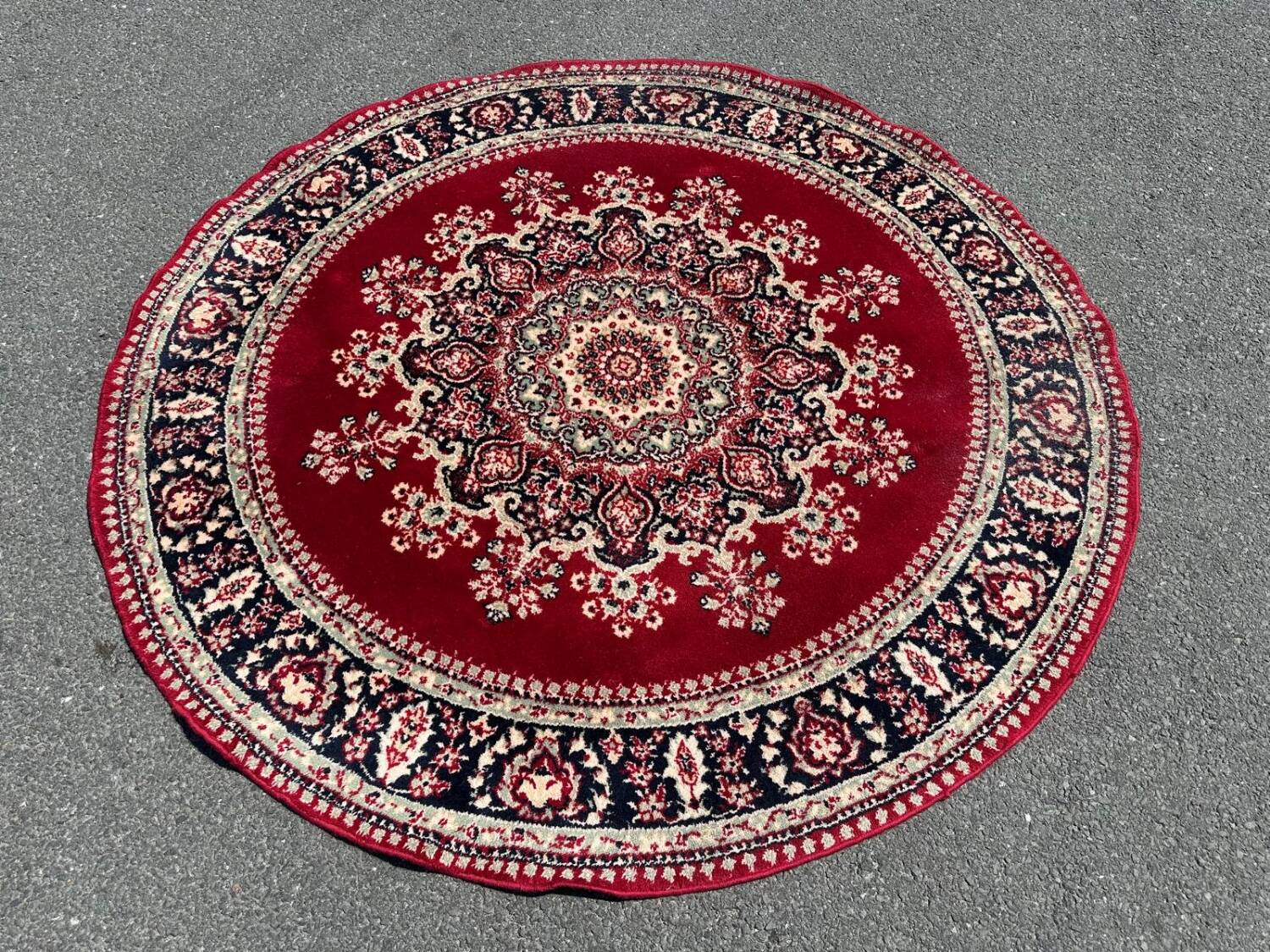 Round oriental rug
