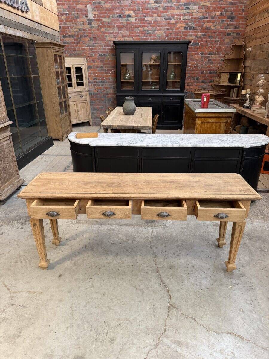 Oak console from the early 20th century.