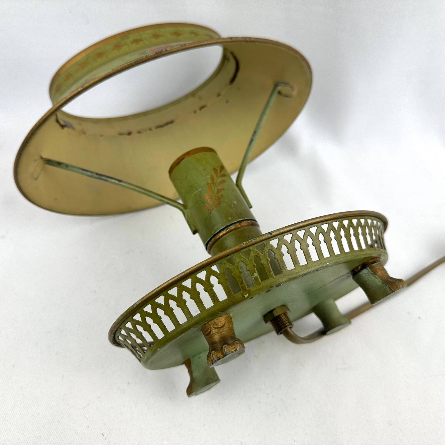 Small tin bouillotte lamp