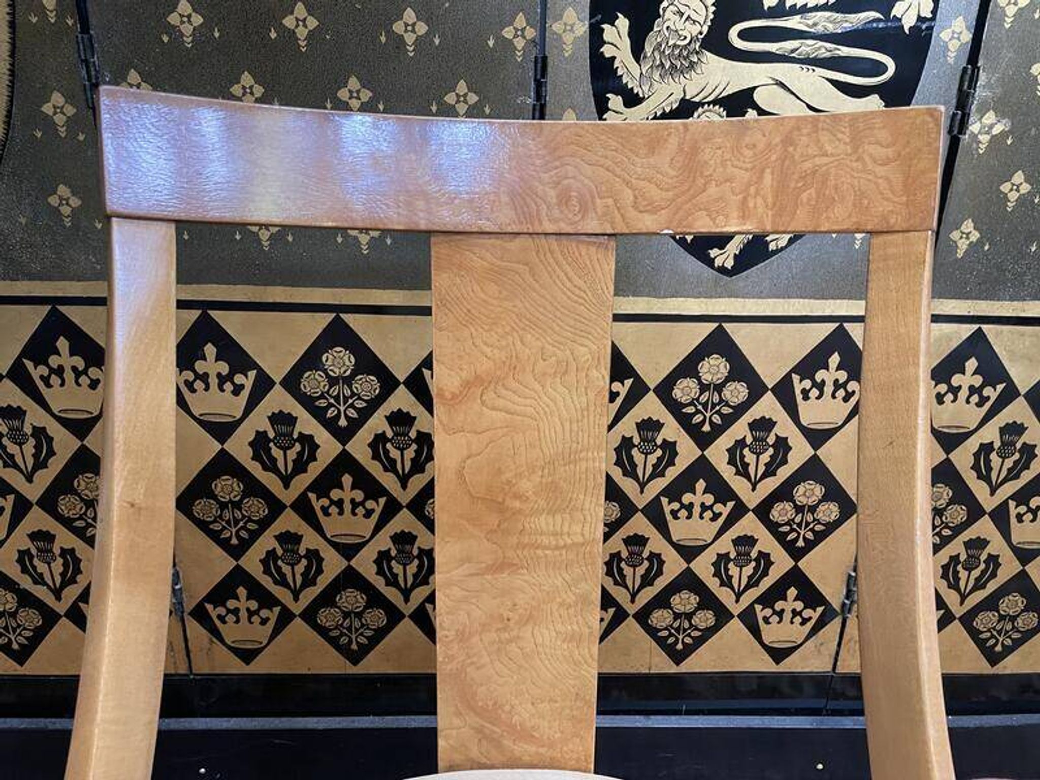 Suite de 6 chaises gondoles de style Empire