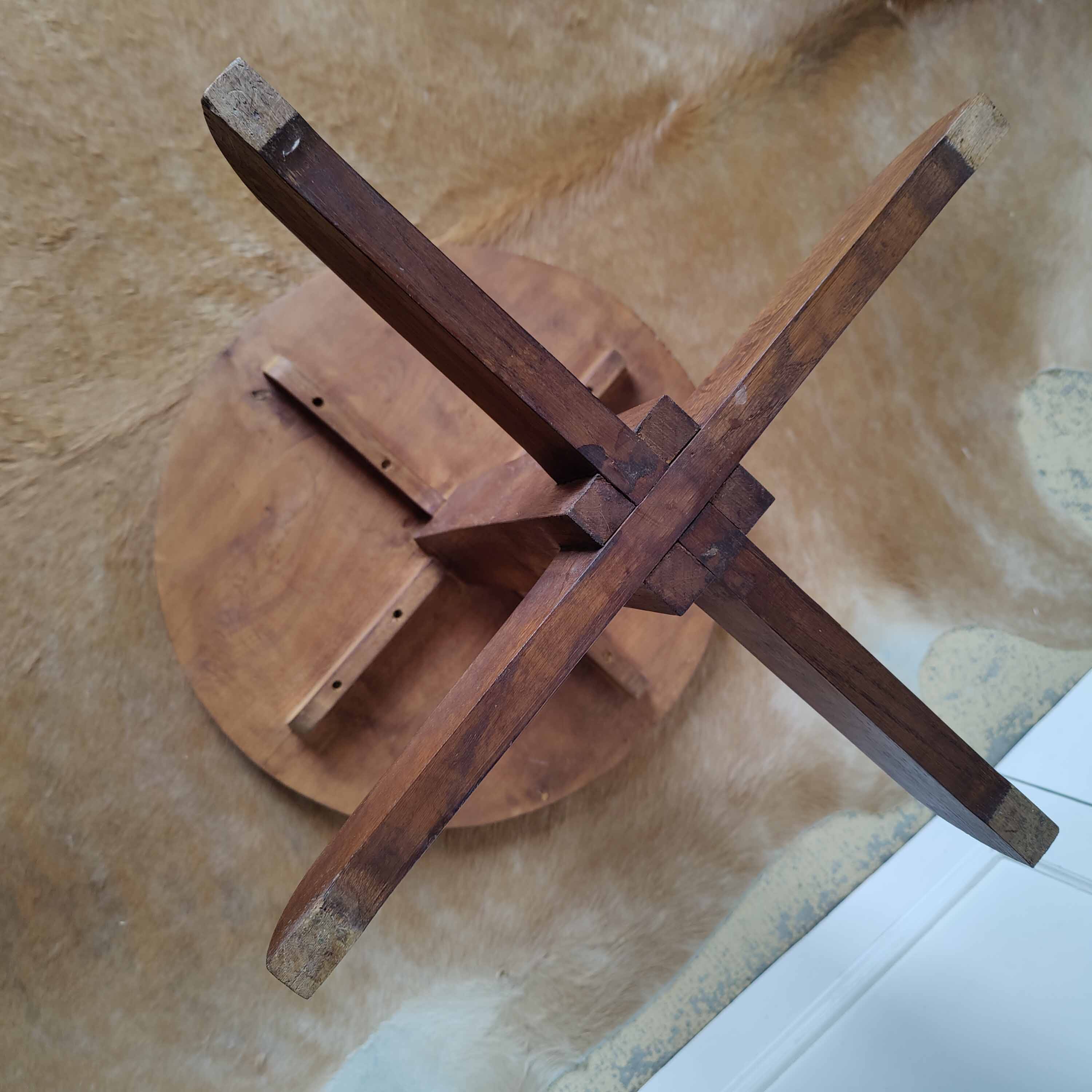 Wooden pedestal table 40s