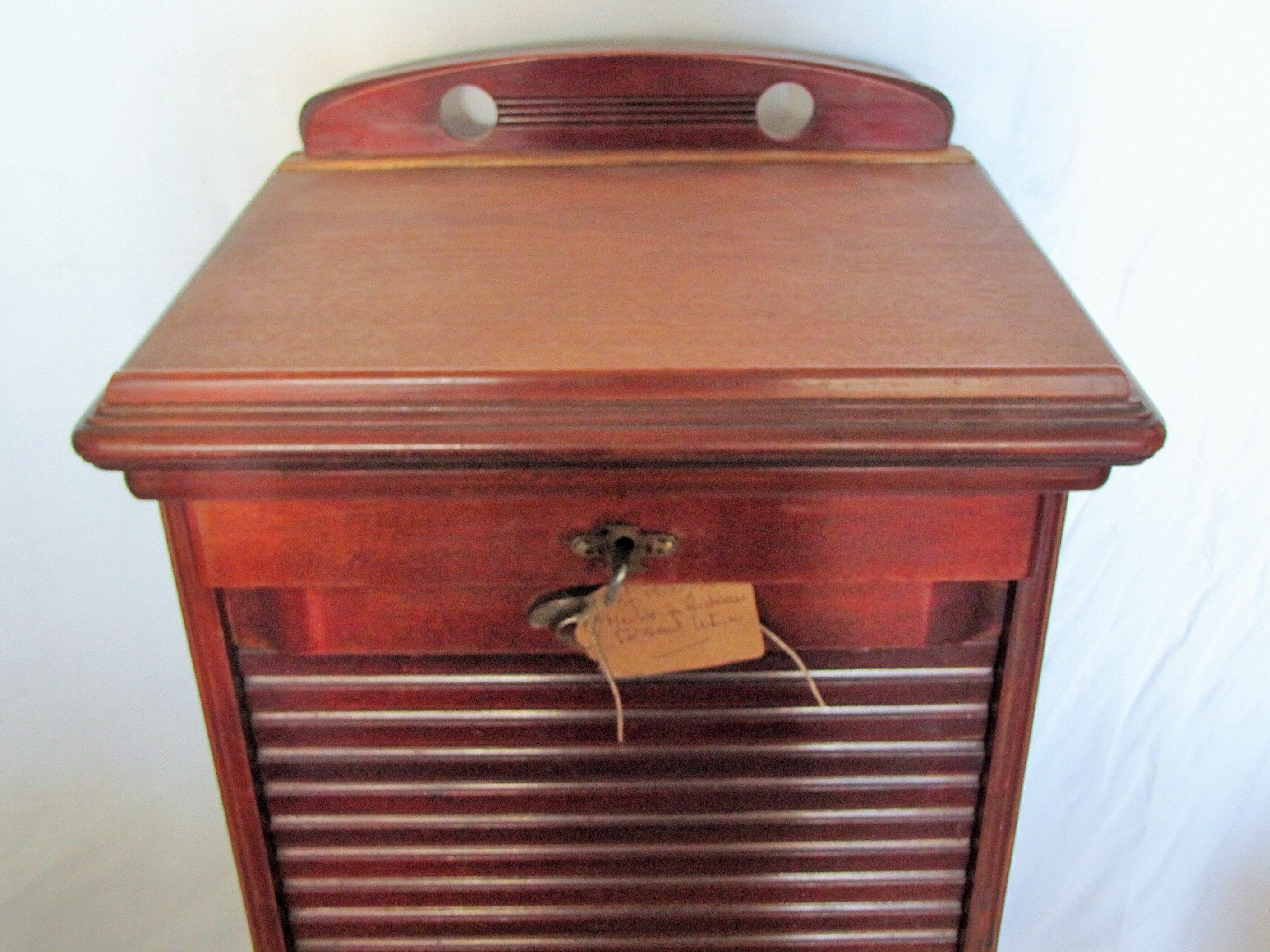 Curtain binder on roulette forming lectern