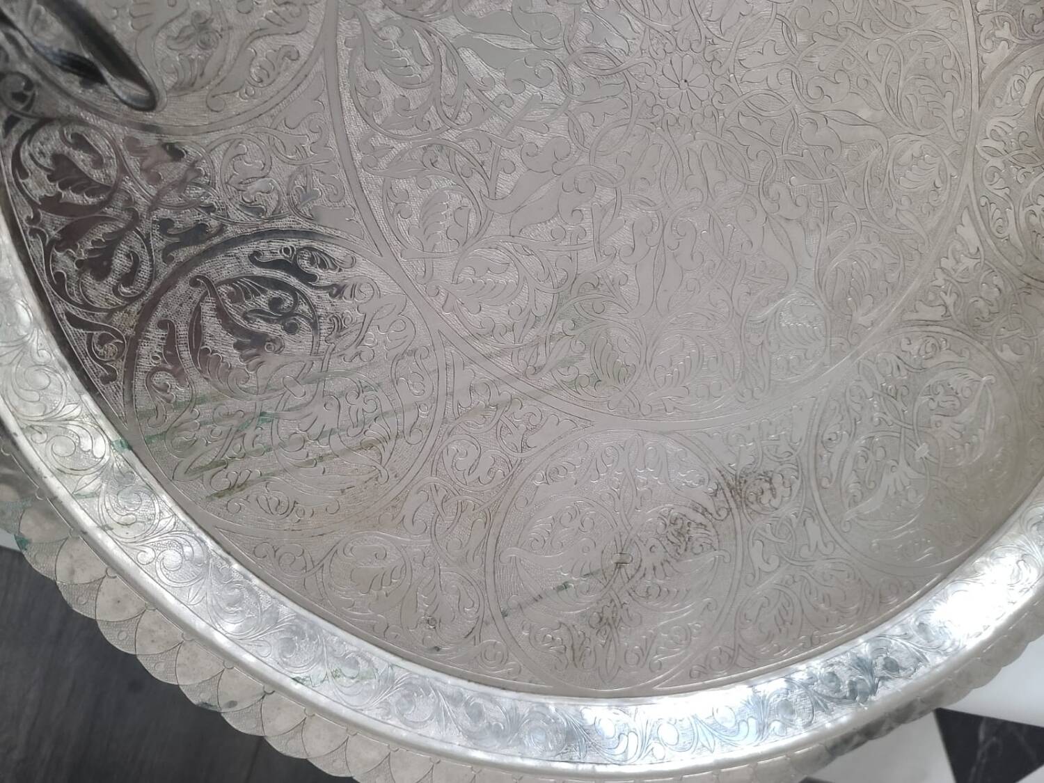 Silver-plated metal serving tray with chiseled finish #PLMR