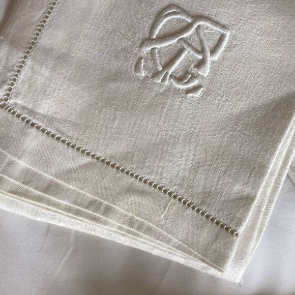 Ancienne nappe et 12 serviettes damassées