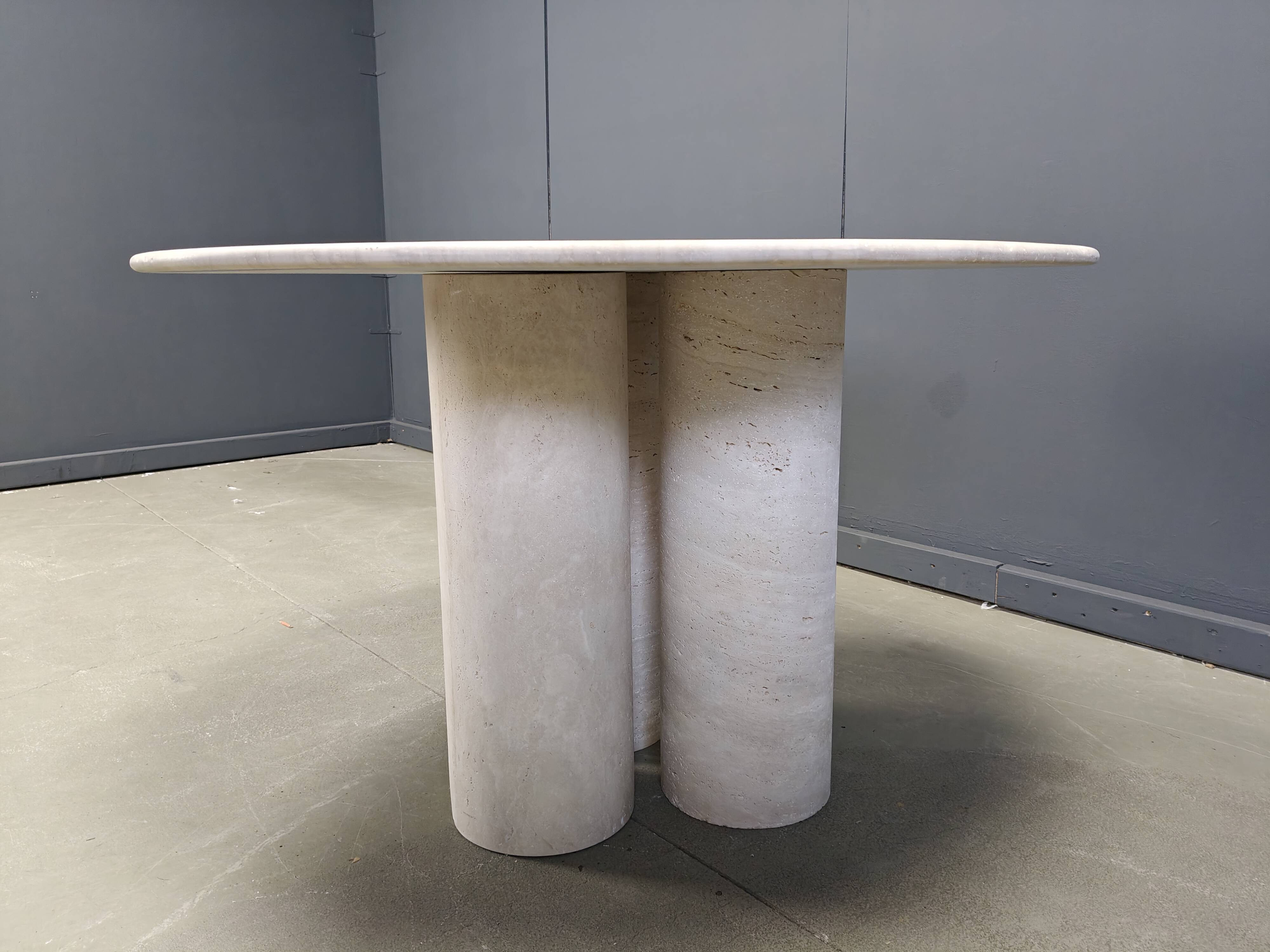 Round italian travertine dining table 1970s