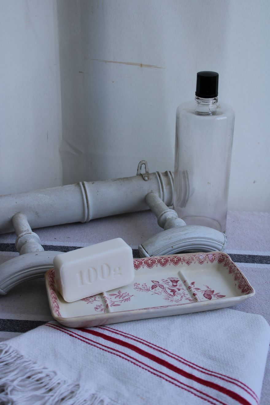 Iron earth ceramic soap dish