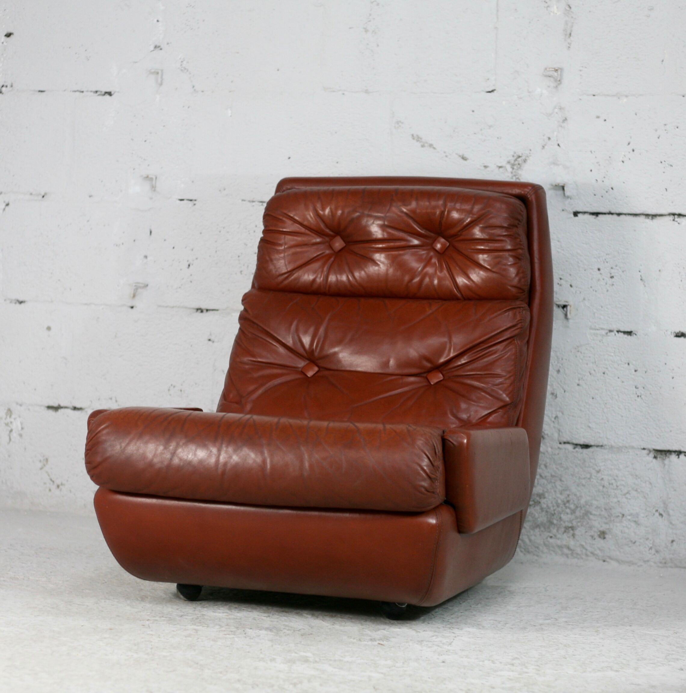 Easy chair "space age". Jean Prévost, France, leather, circa 1970