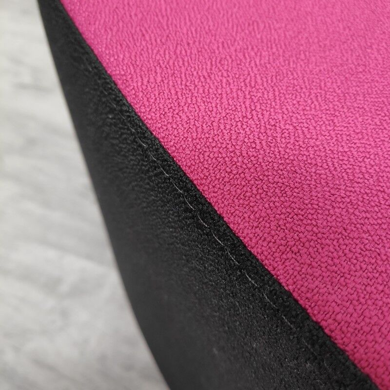 Kastel Kensho triangular pouf in Black fabric / Fushia