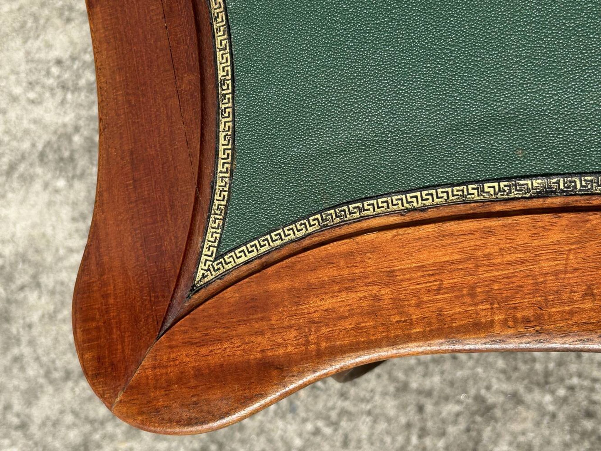 Table de jeu en bois d'acajou Napoléon III, 18ème siècle