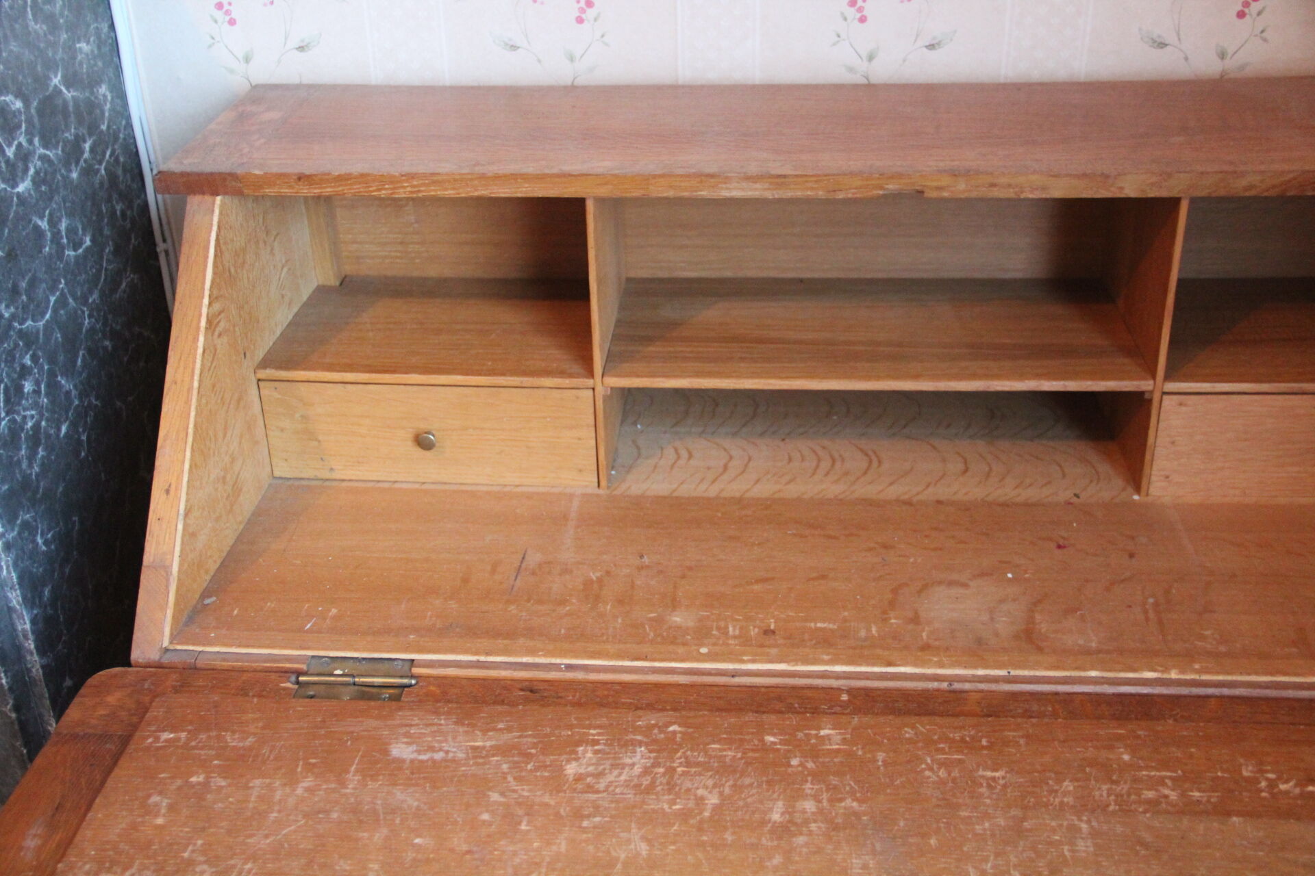 Secrétaire en chêne façon Louis XV