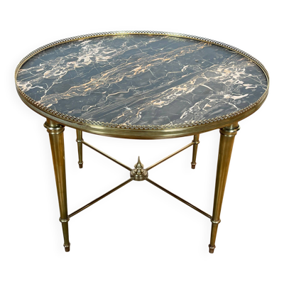 Table basse ronde en laiton et plateau de marbre de la maison Ramsay