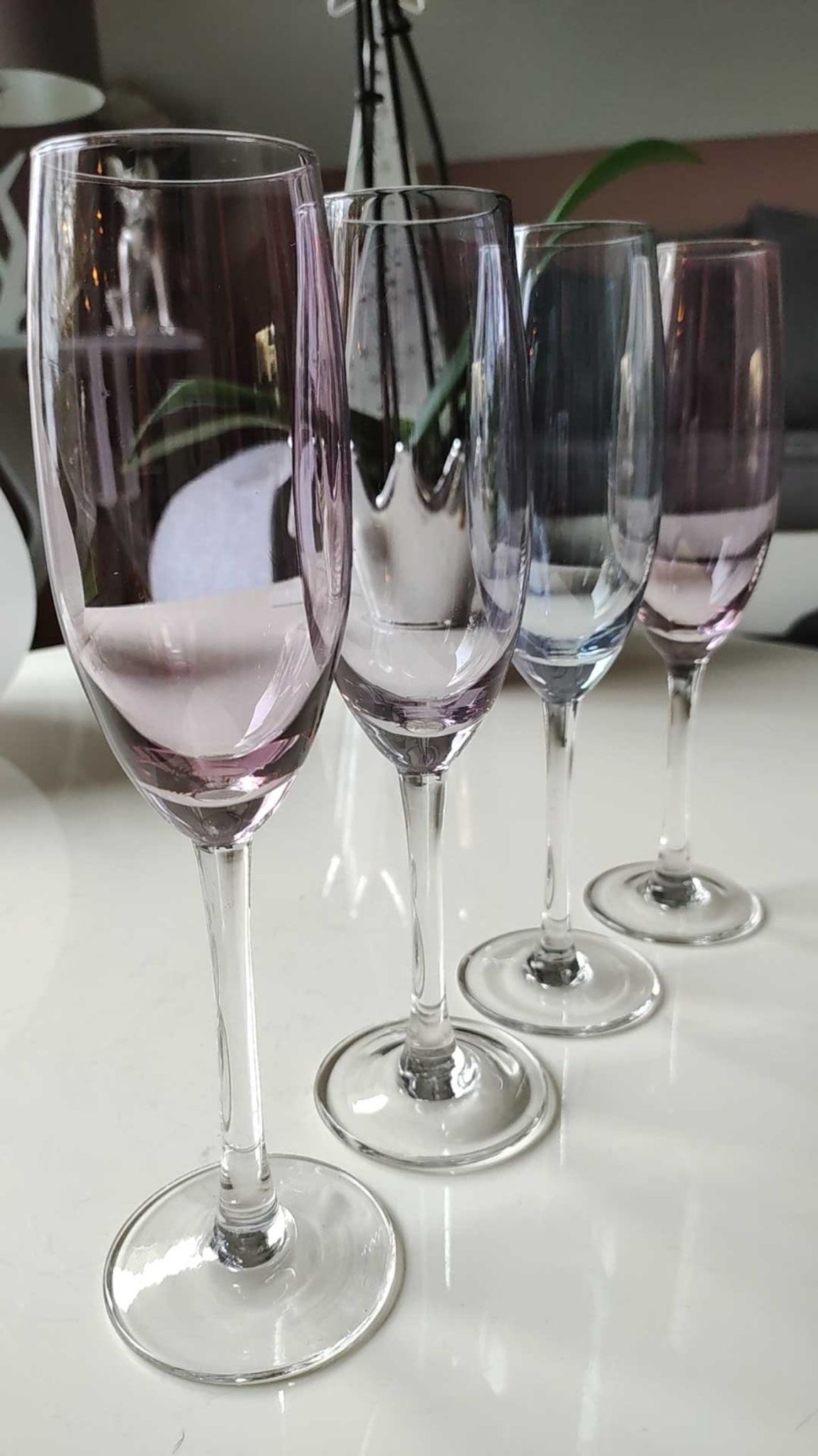 Lot 4 multicolored champagne flutes