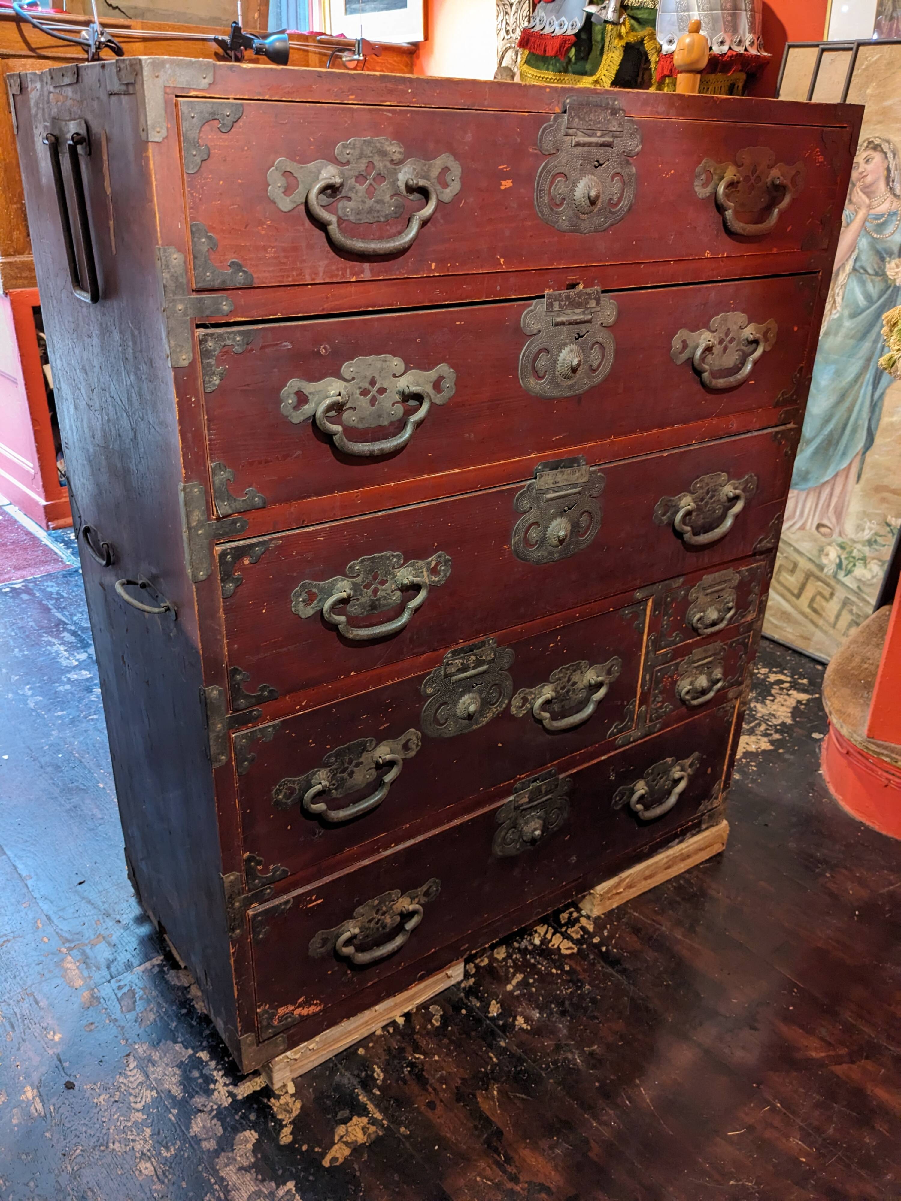 Commode japonaise (tansu) Japon, période Meiji circa 1860 -1900