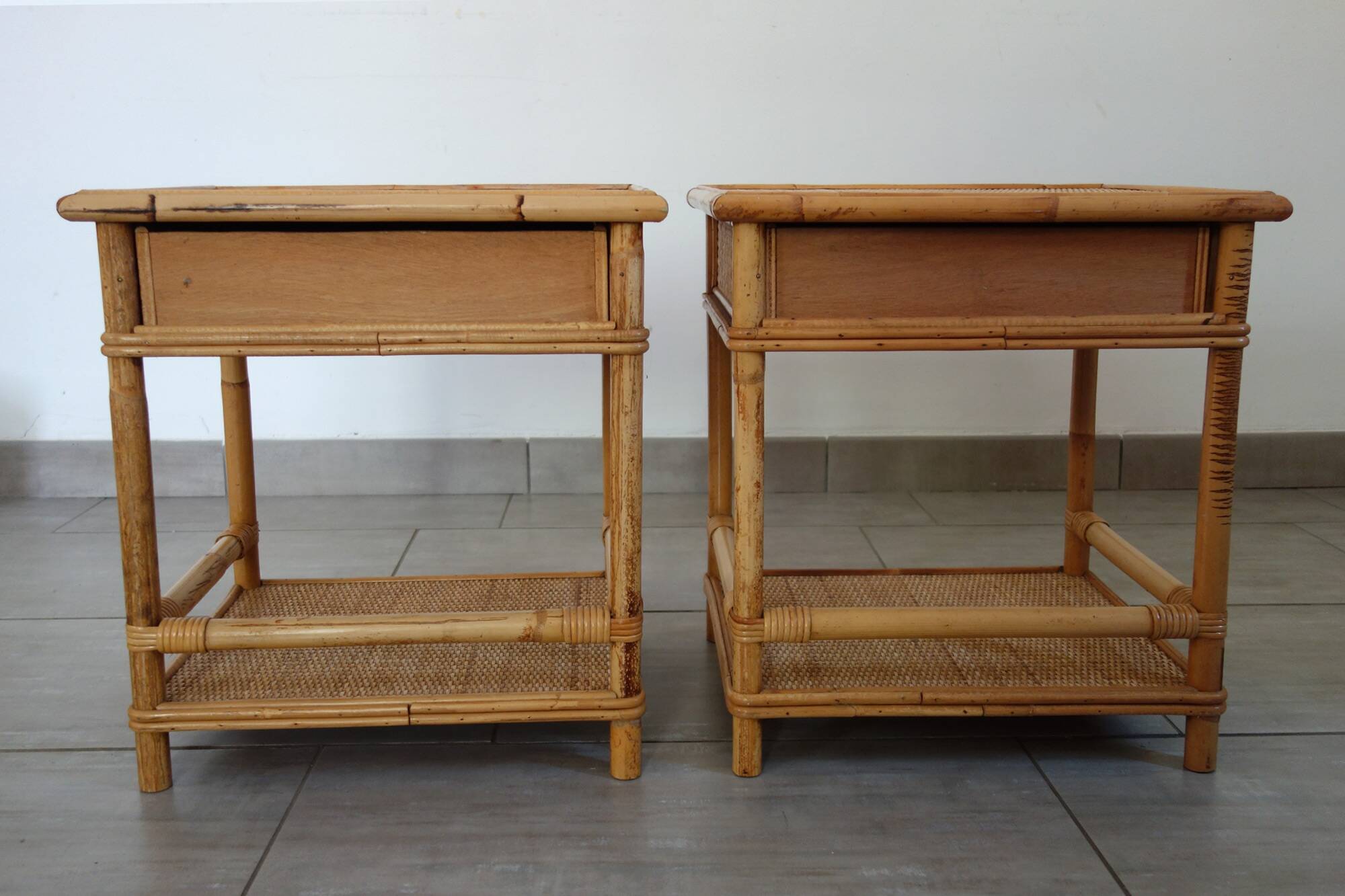 Pair of woven wicker and bamboo bedside tables, 70s/80s.