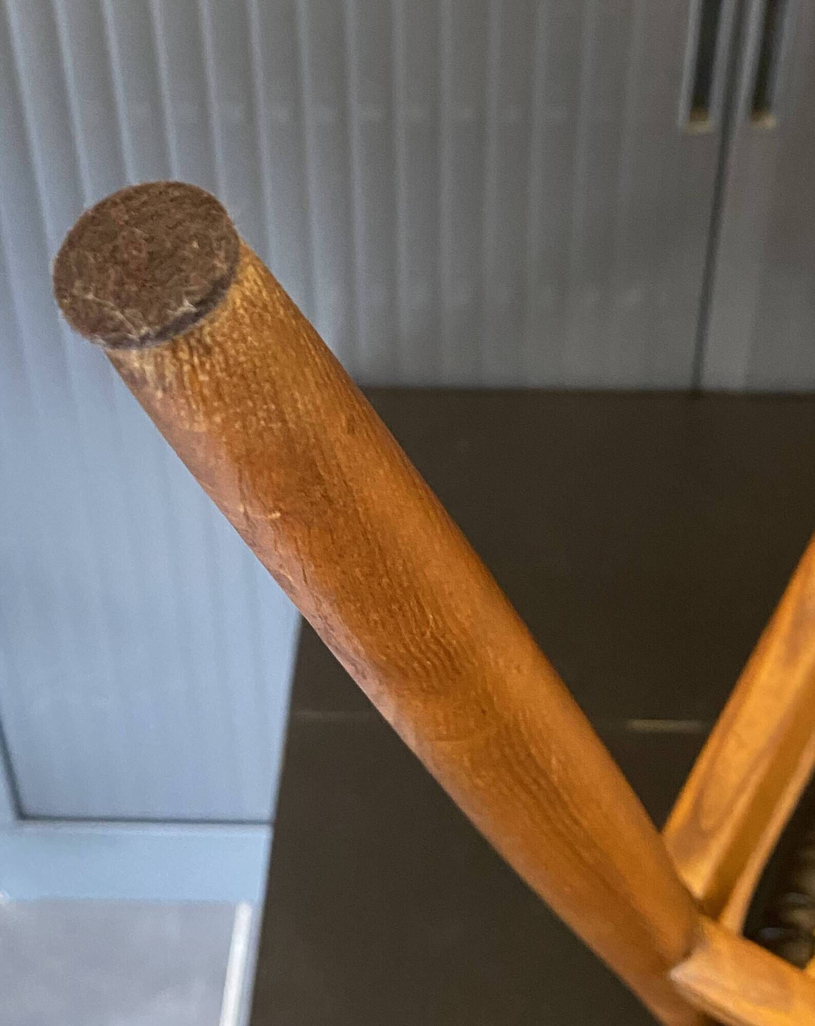 A Scandinavian teak skai chair from the 1960s for a vintage desk table.