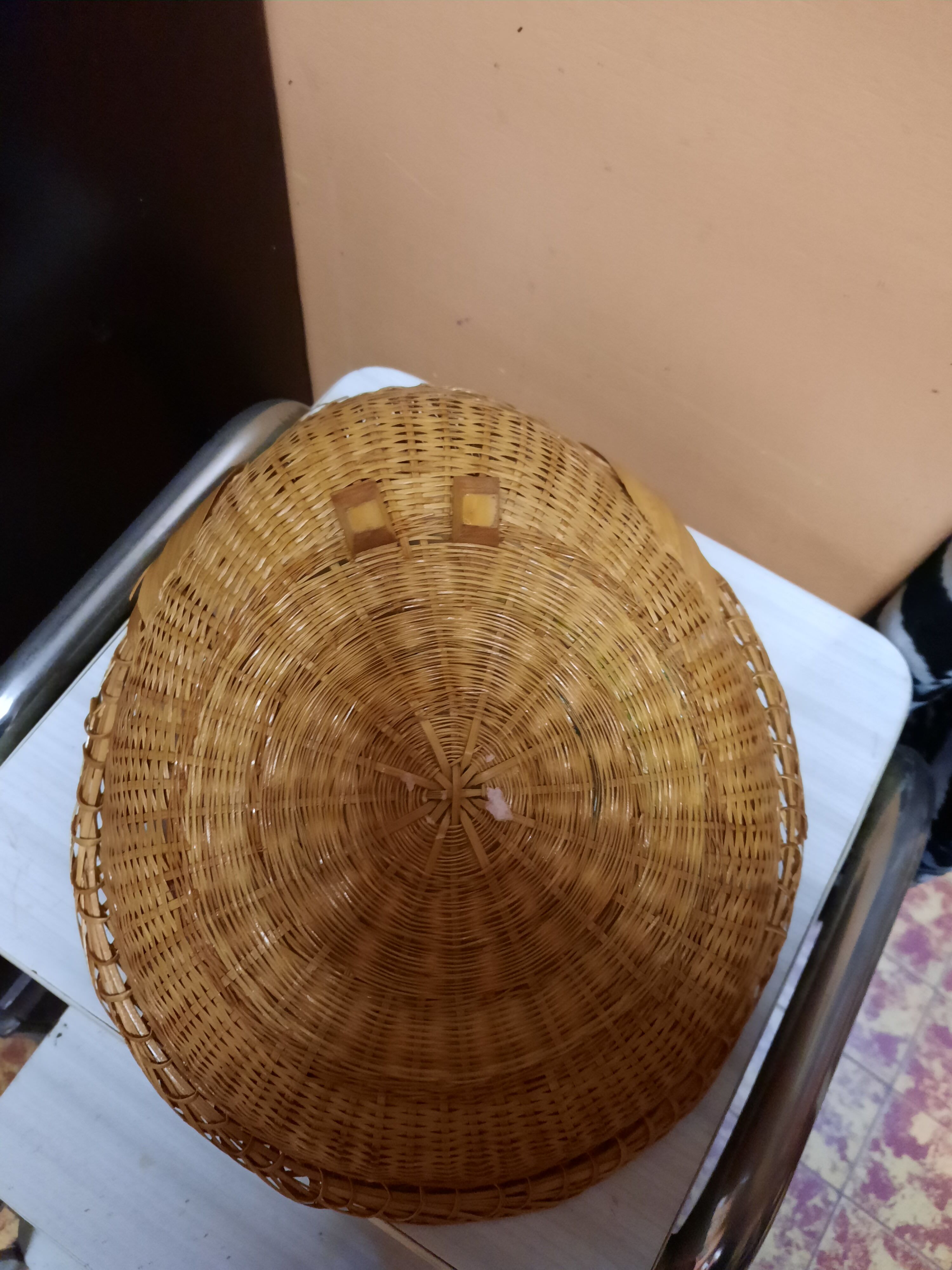 Peacock-shaped basket