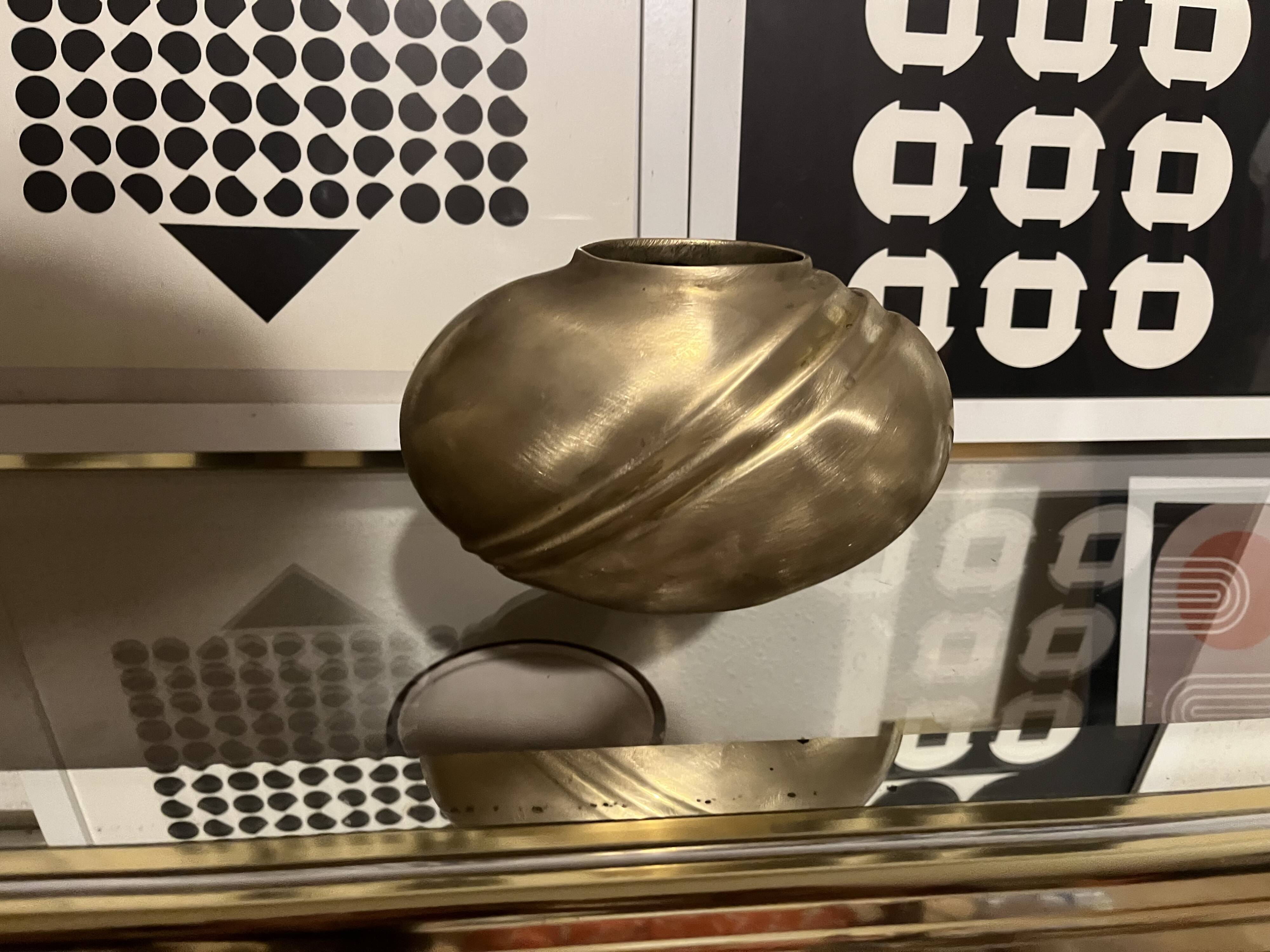 Vase en laiton