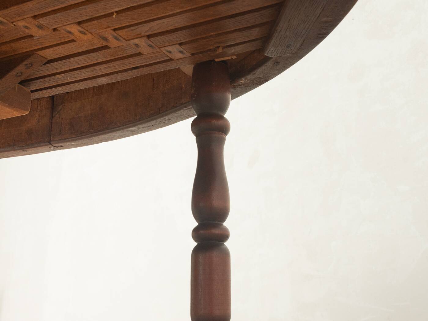 Antique extendable table before 1900
