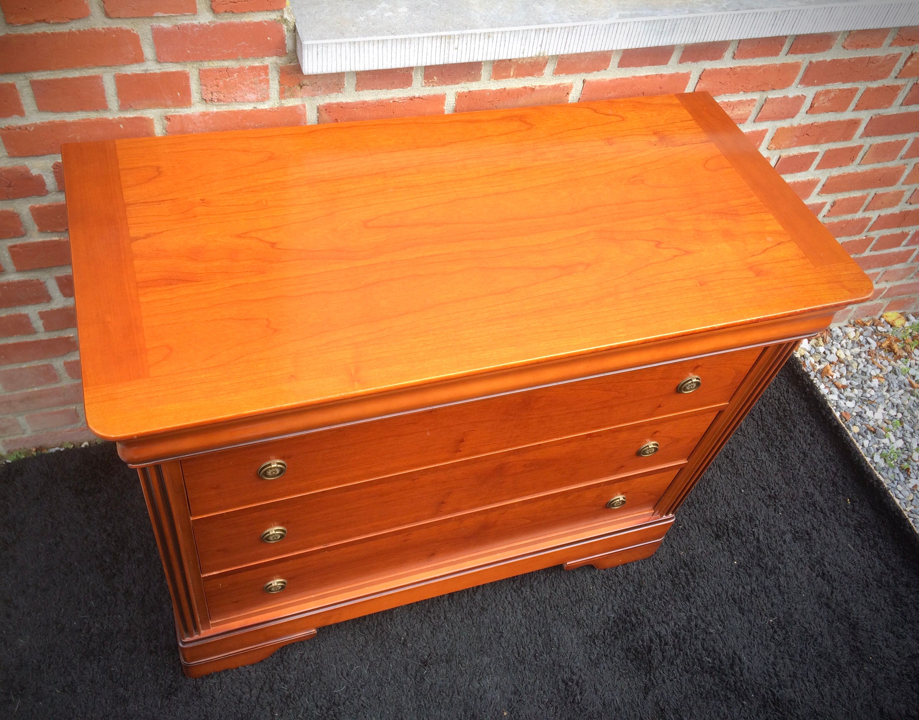 Commode à tiroir secret