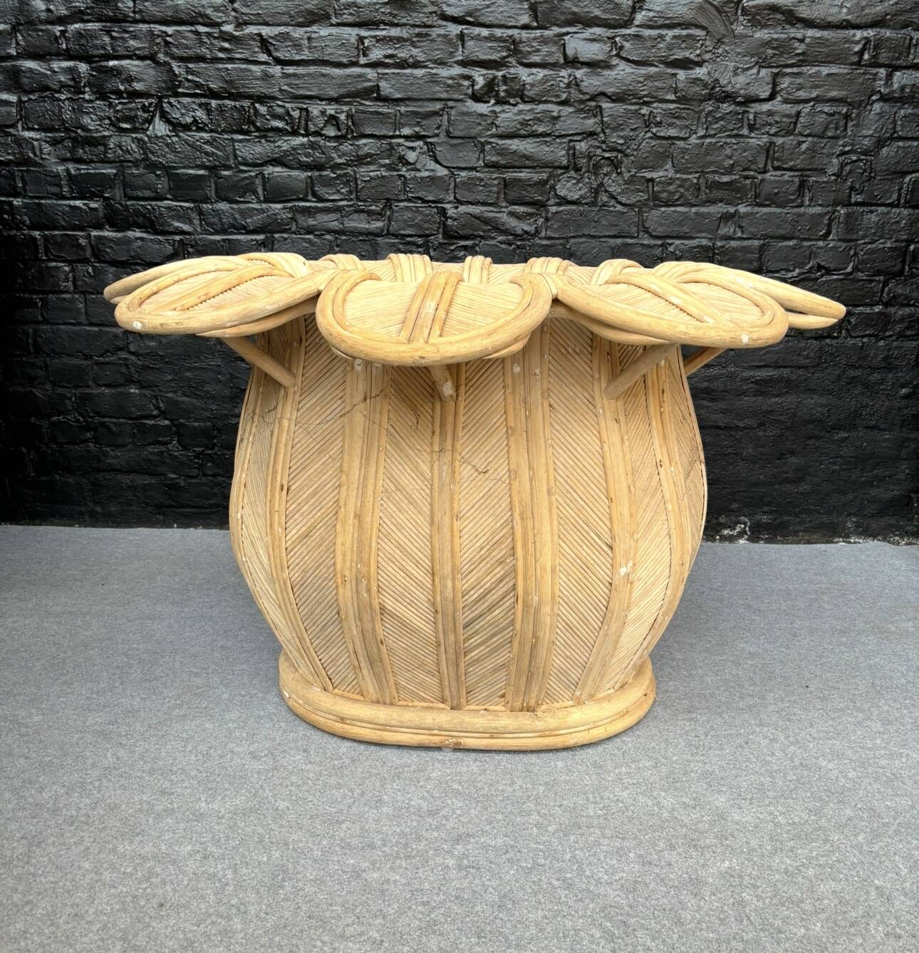 Table en rotin fleur année 1980
