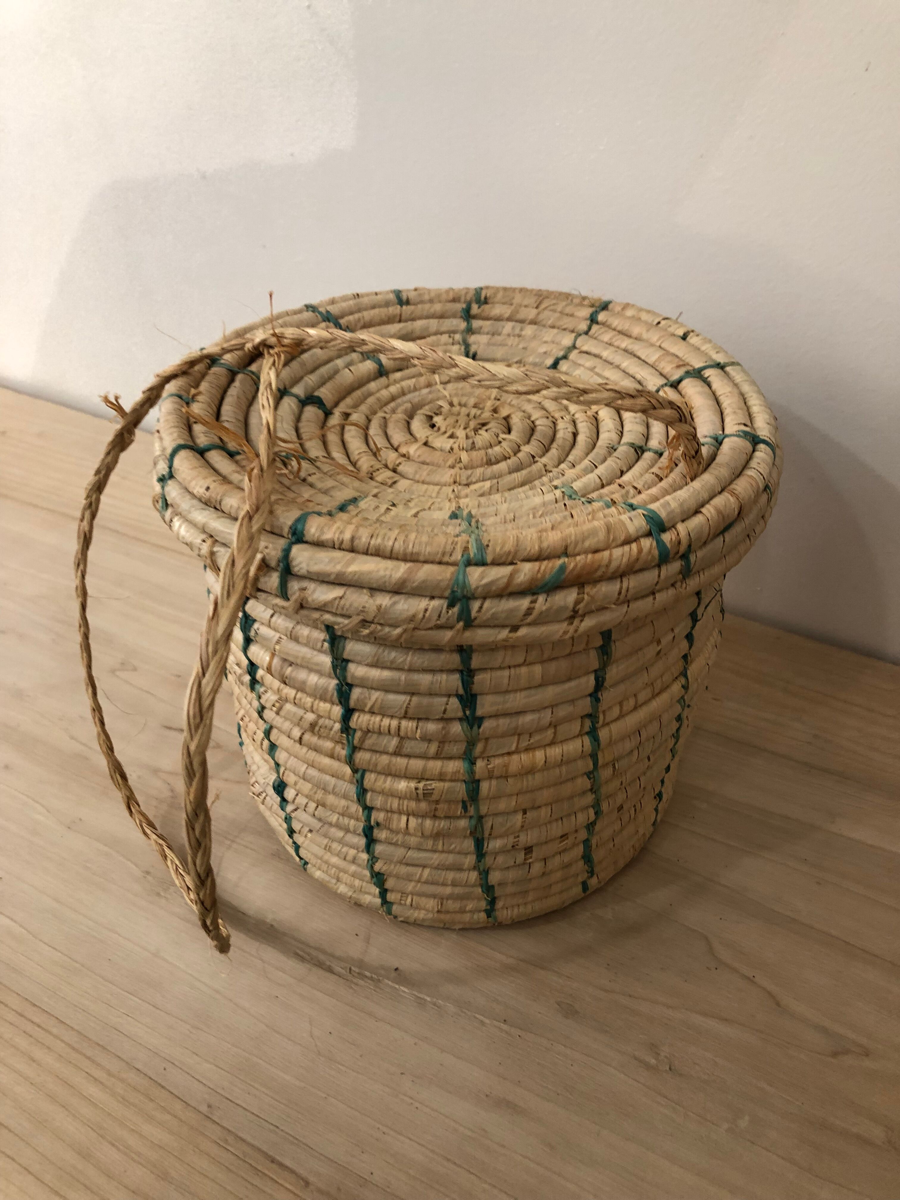 Wicker basket to hang