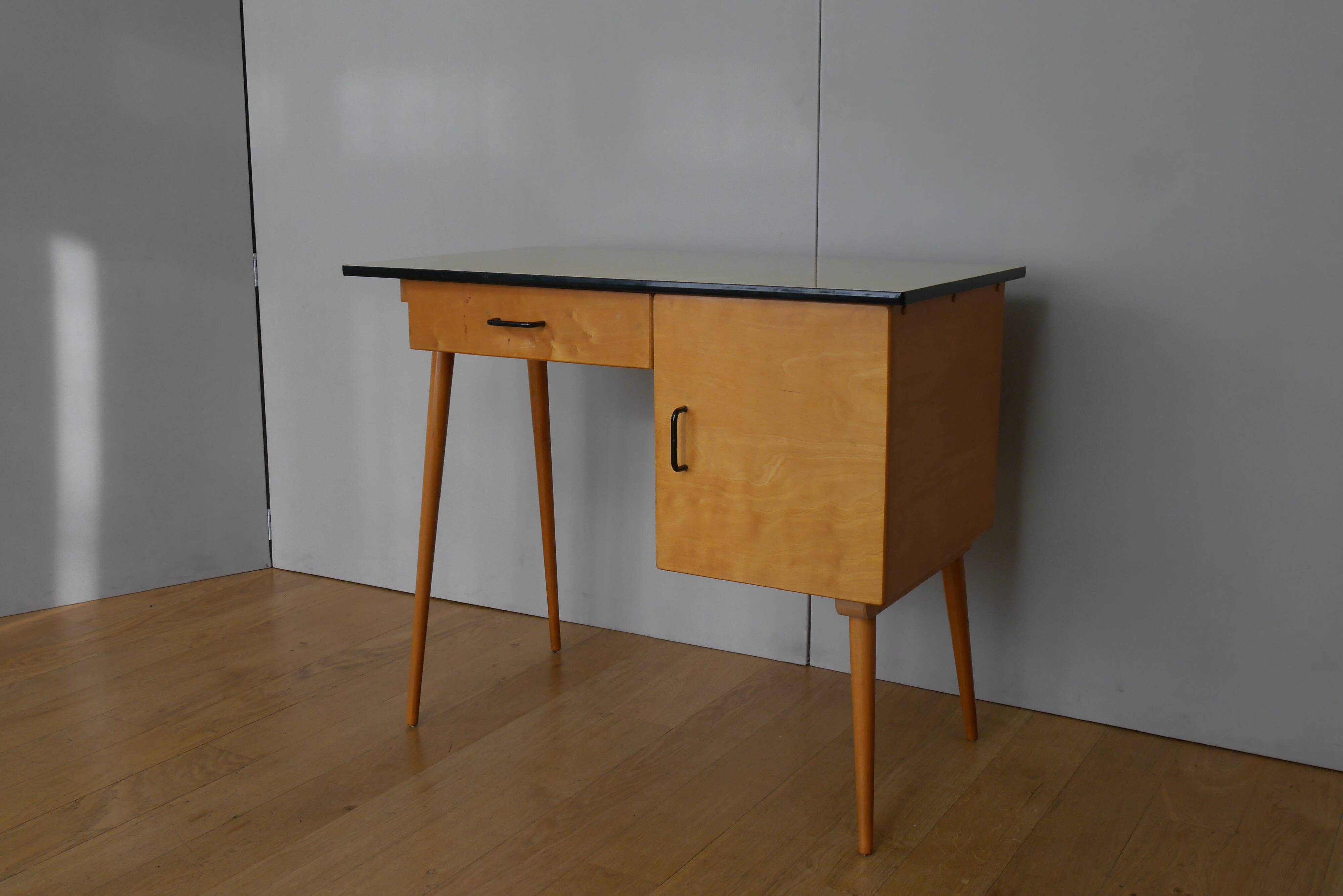 Bureau en bois des années 50 60 pied compas Baumann