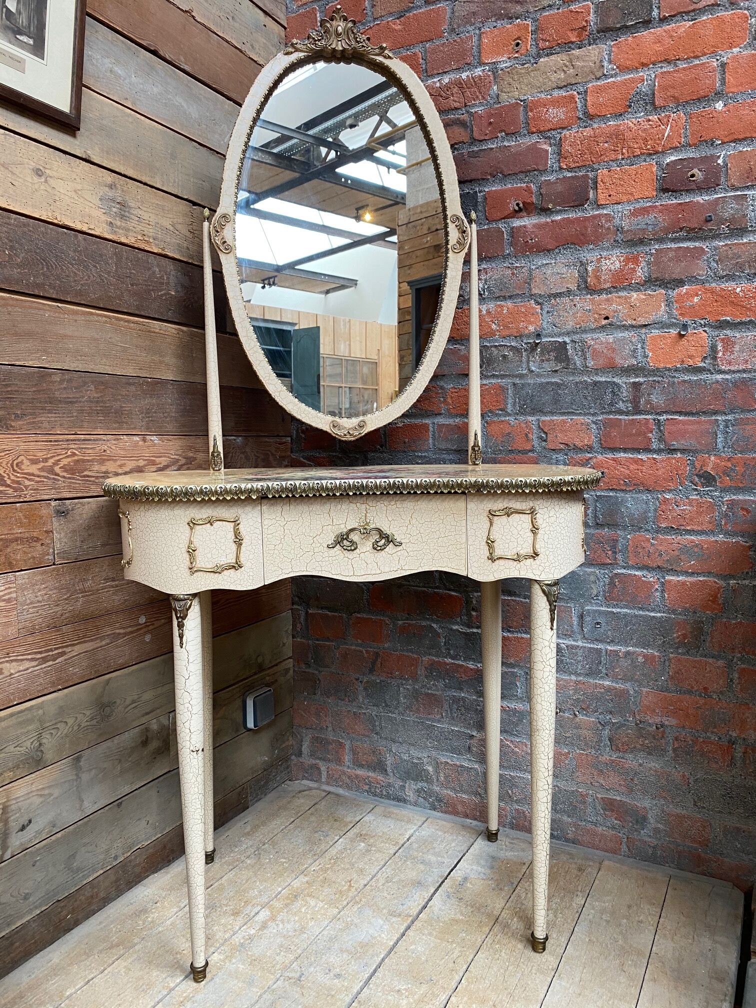 60s Italian style hairdresser