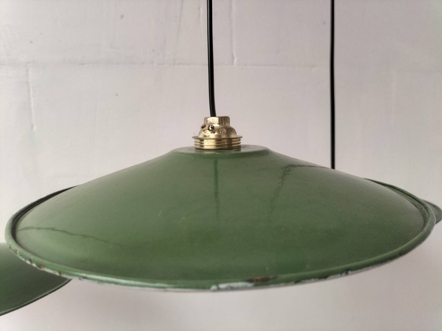 Enamelled sheet metal suspensions