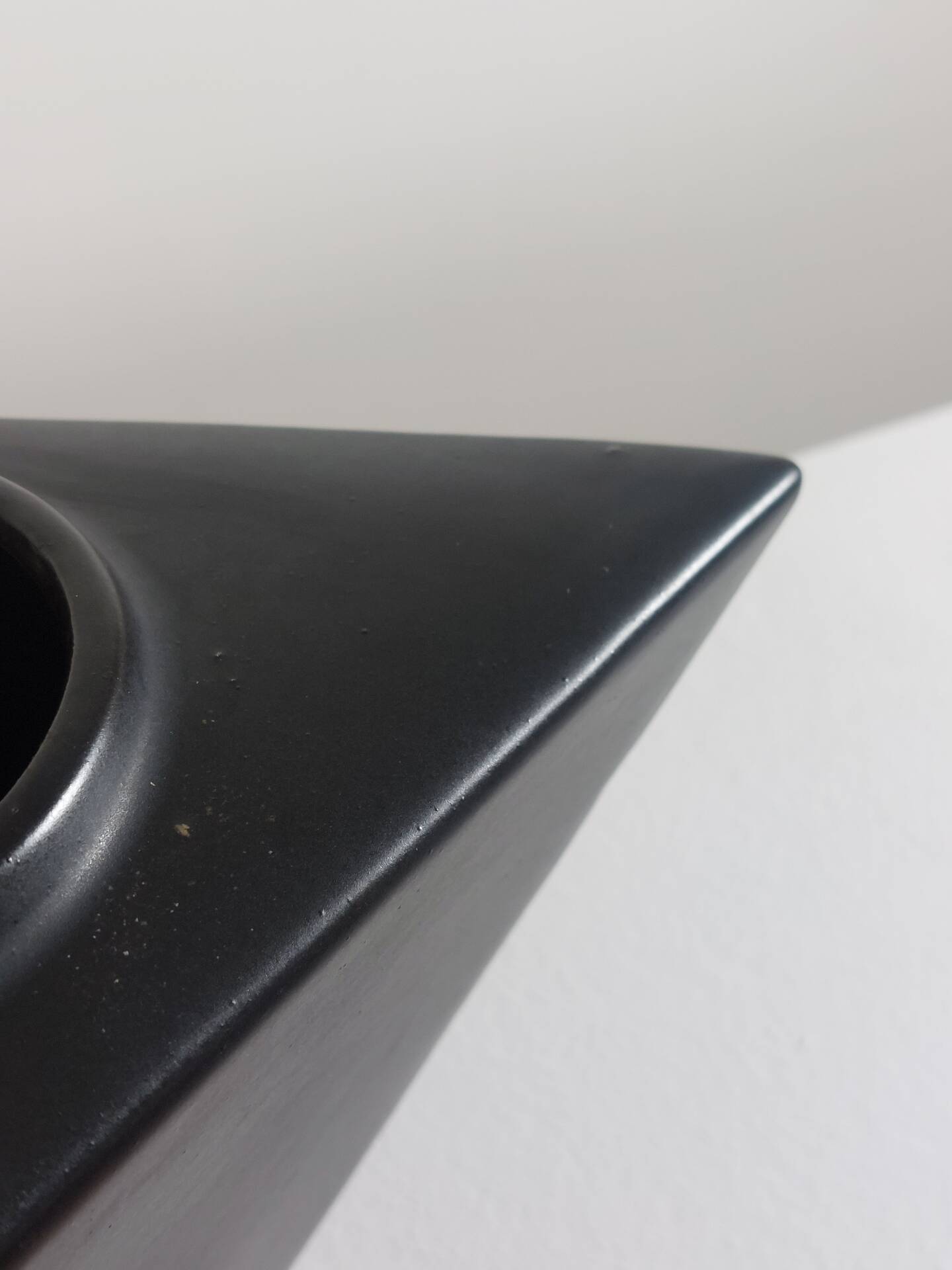 Vase en céramique postmoderne noir géométrique vintage