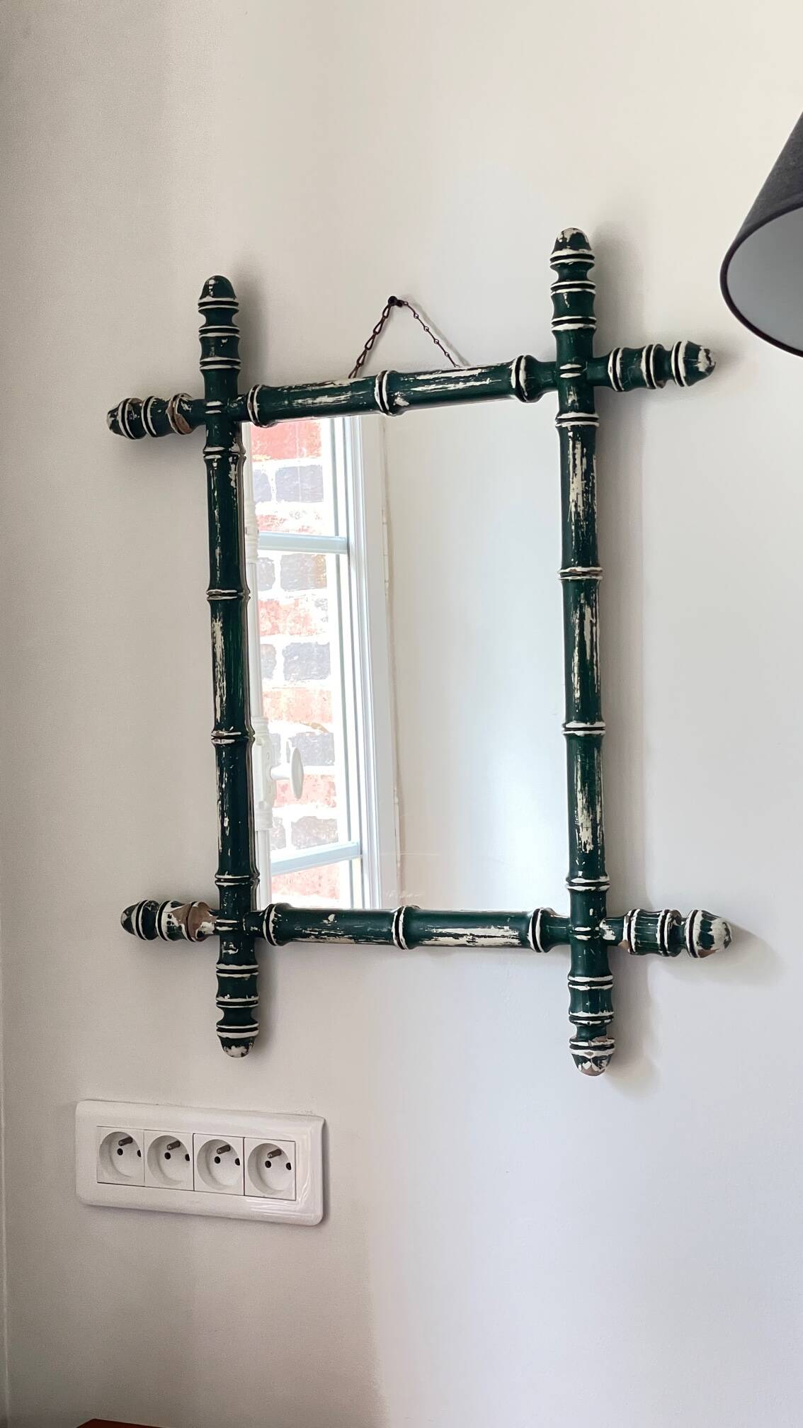 Miroir ancien en bois formant bambou