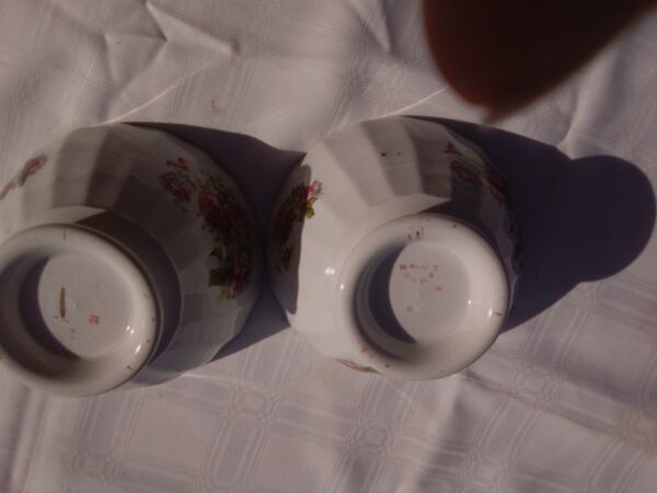 2 bols anciens en faïence  Hamage Nord  motif roses diam 15 cm H 8,5 cm