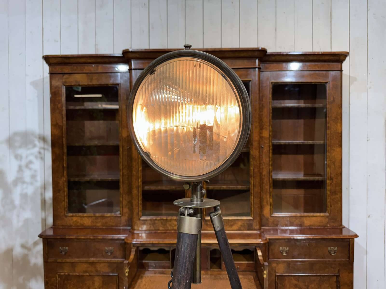 Modern marine floor lamp with compass
