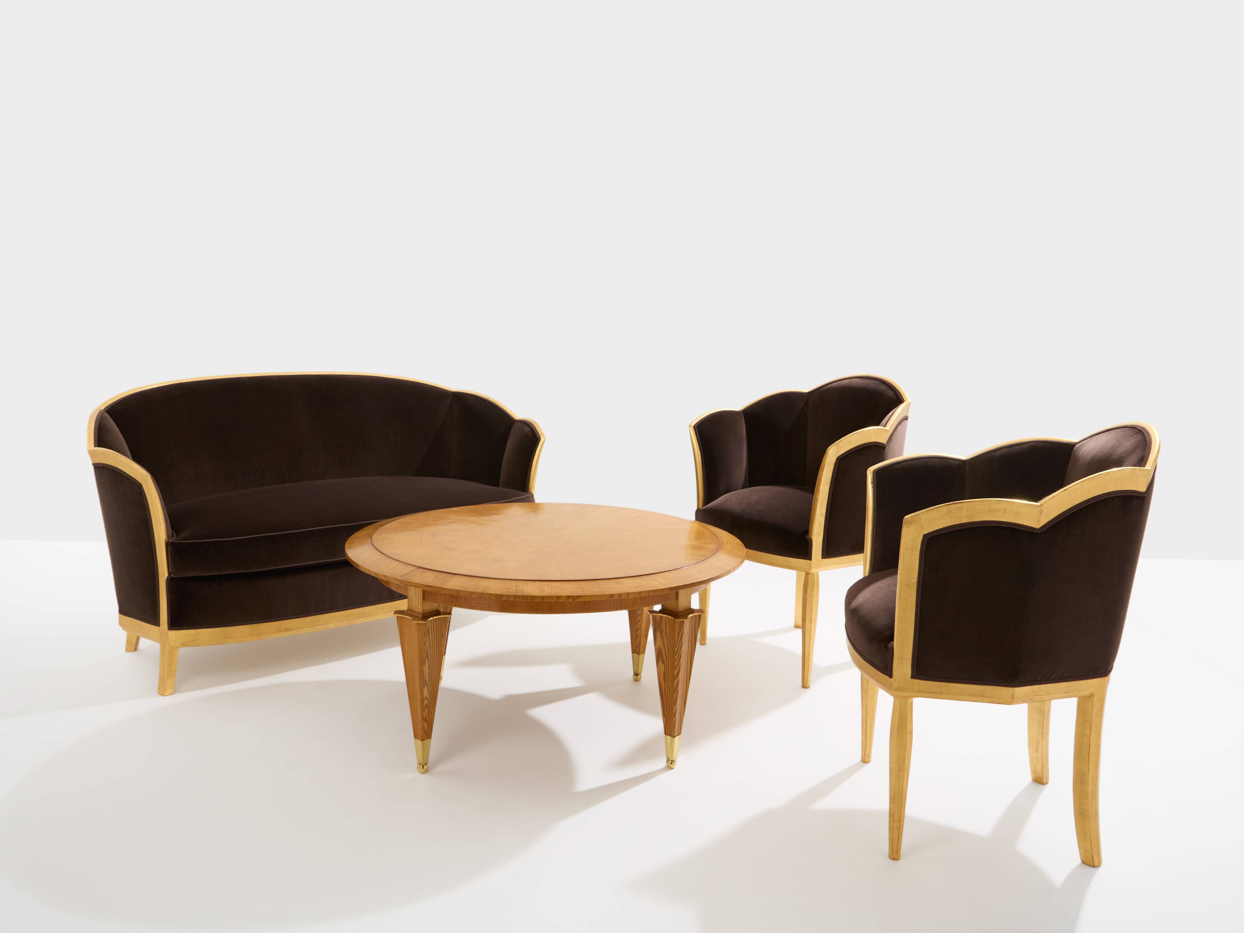 Maurice Dufrène pair of armchairs, gilded wood, brown velvet, 1925.