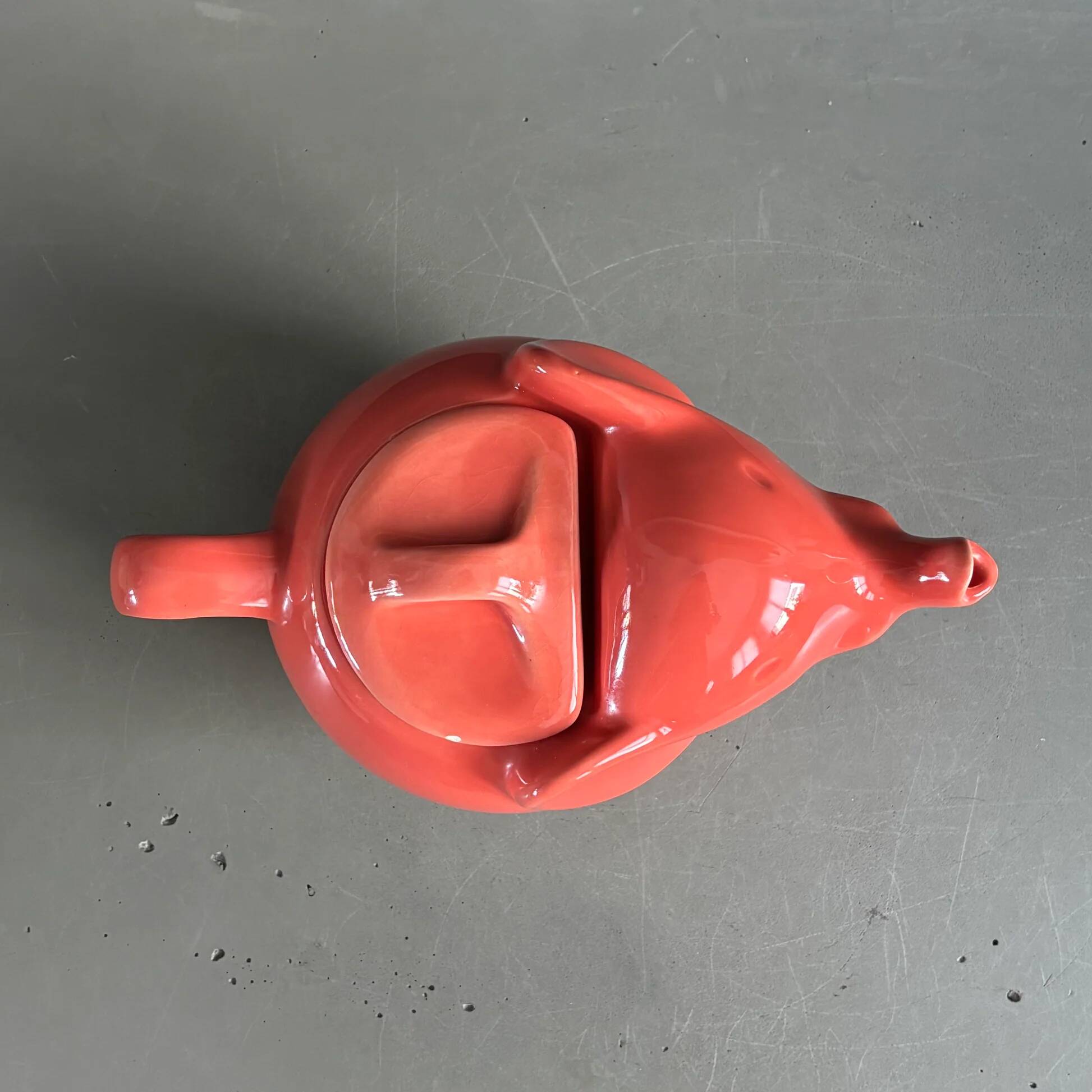 Large coral-coloured elephant teapot.