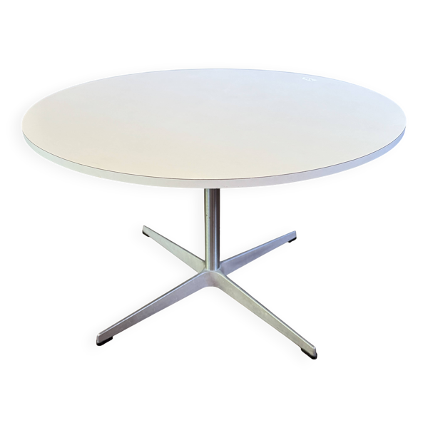 Table basse de fritz hansen pour jacobsen