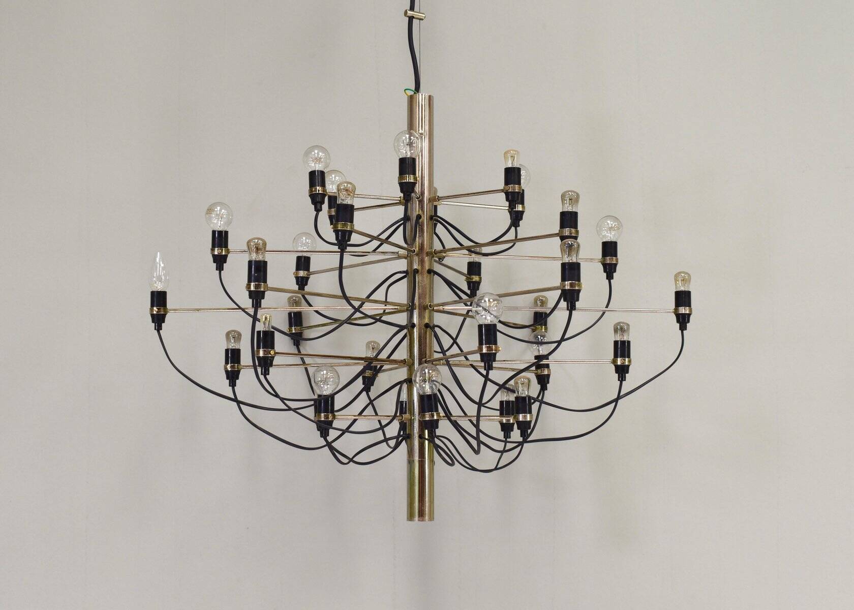 Chandelier en laiton par Gino Sarfatti pour Arteluce, années 1950.