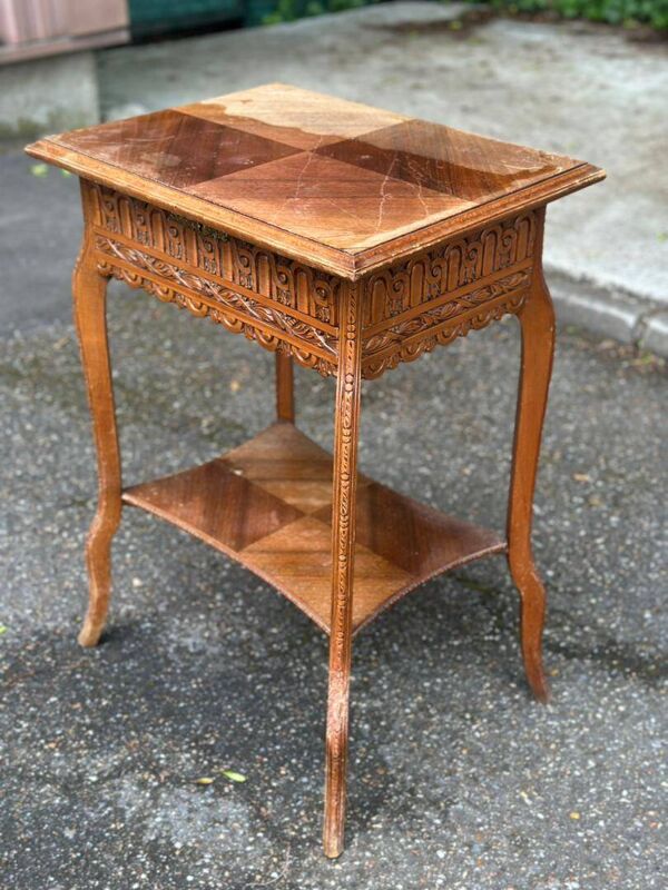 Coiffeuse travailleuse de style Louis XV en bois massif des années 1920