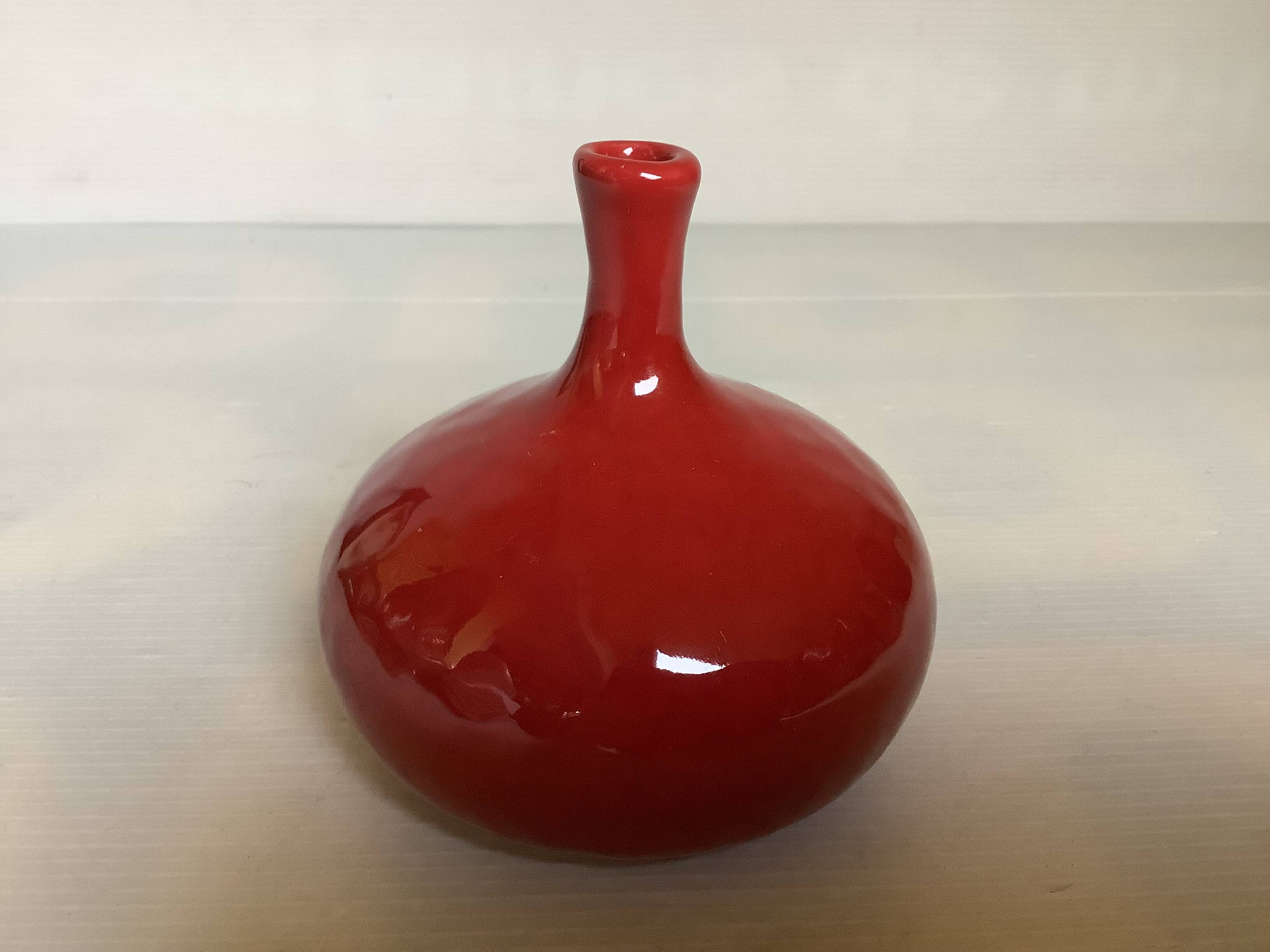 Small red vase in Ruelland style
