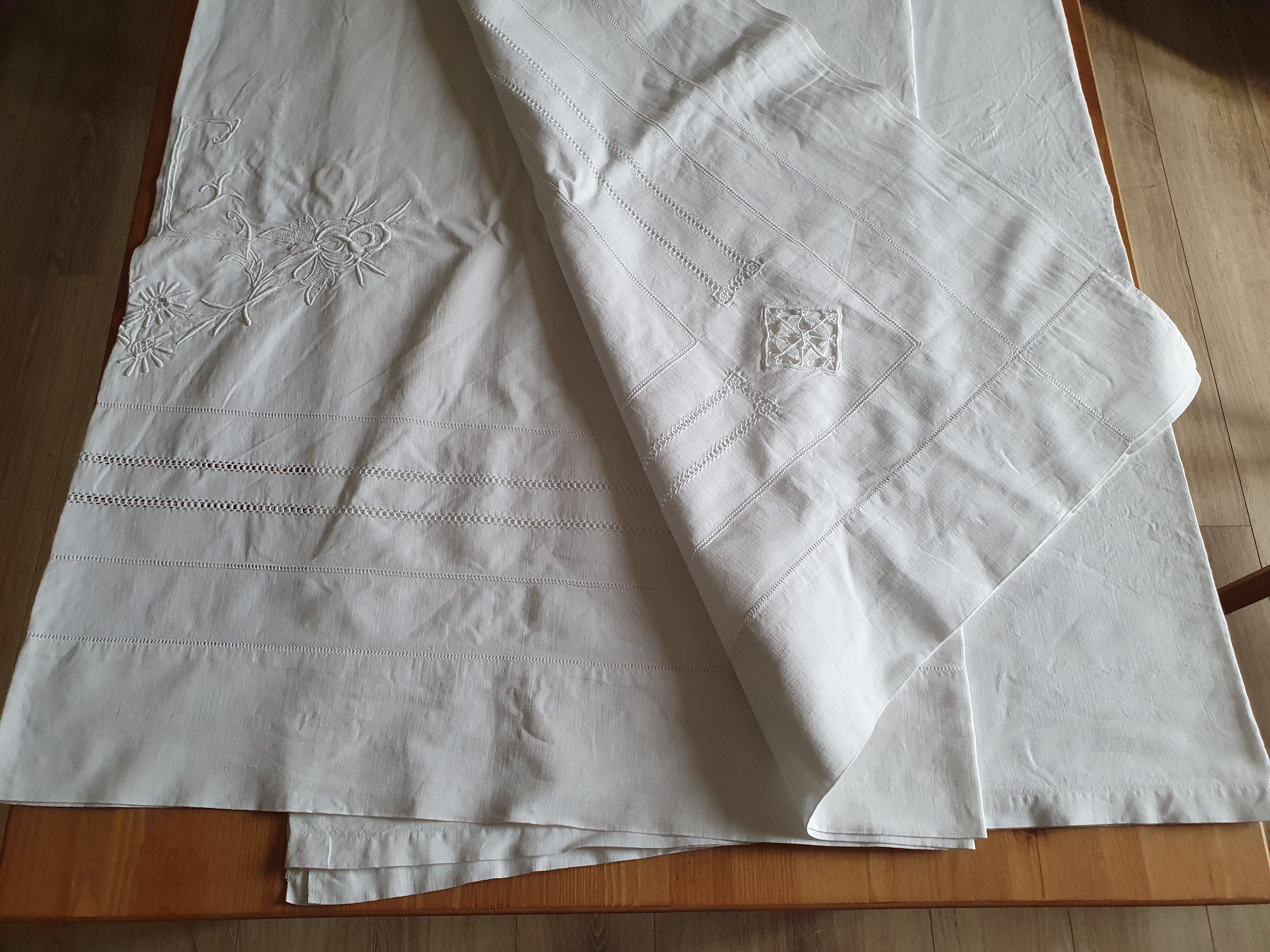 El monogrammed sheet with Venice days