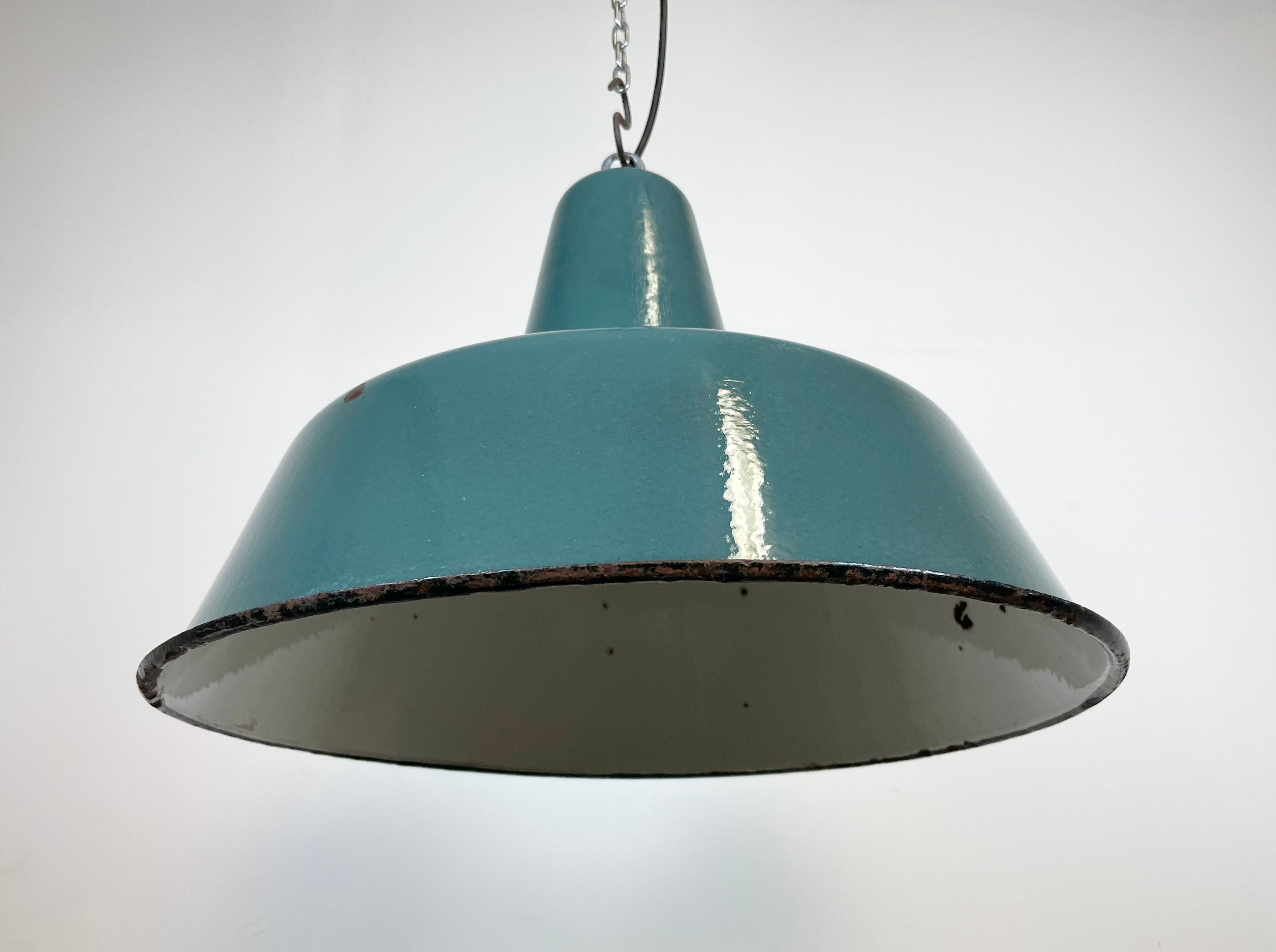 Lampe d'usine industrielle en émail vert, années 1960