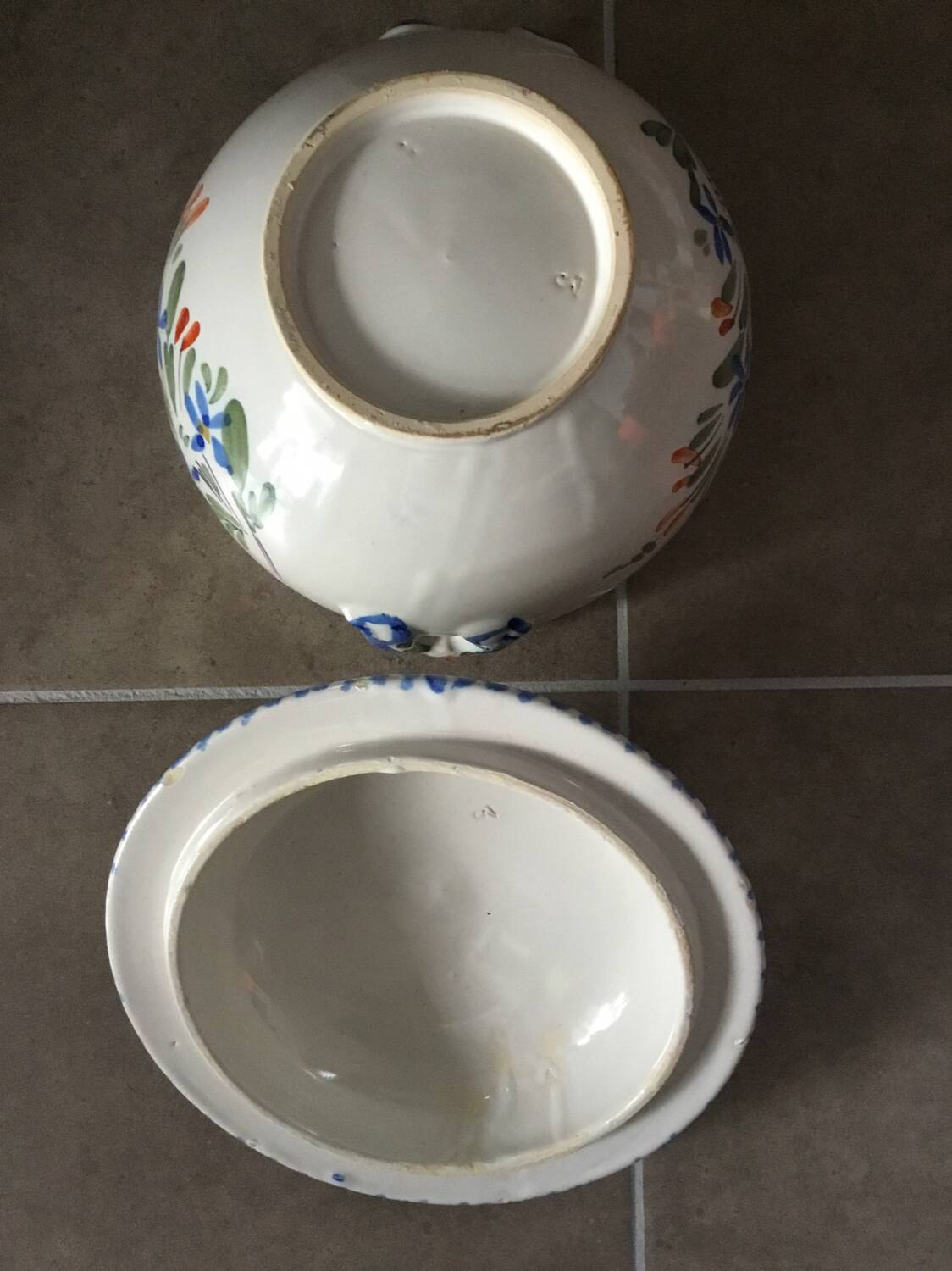 Soup tureen or vegetable dish