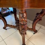 Pedestal table