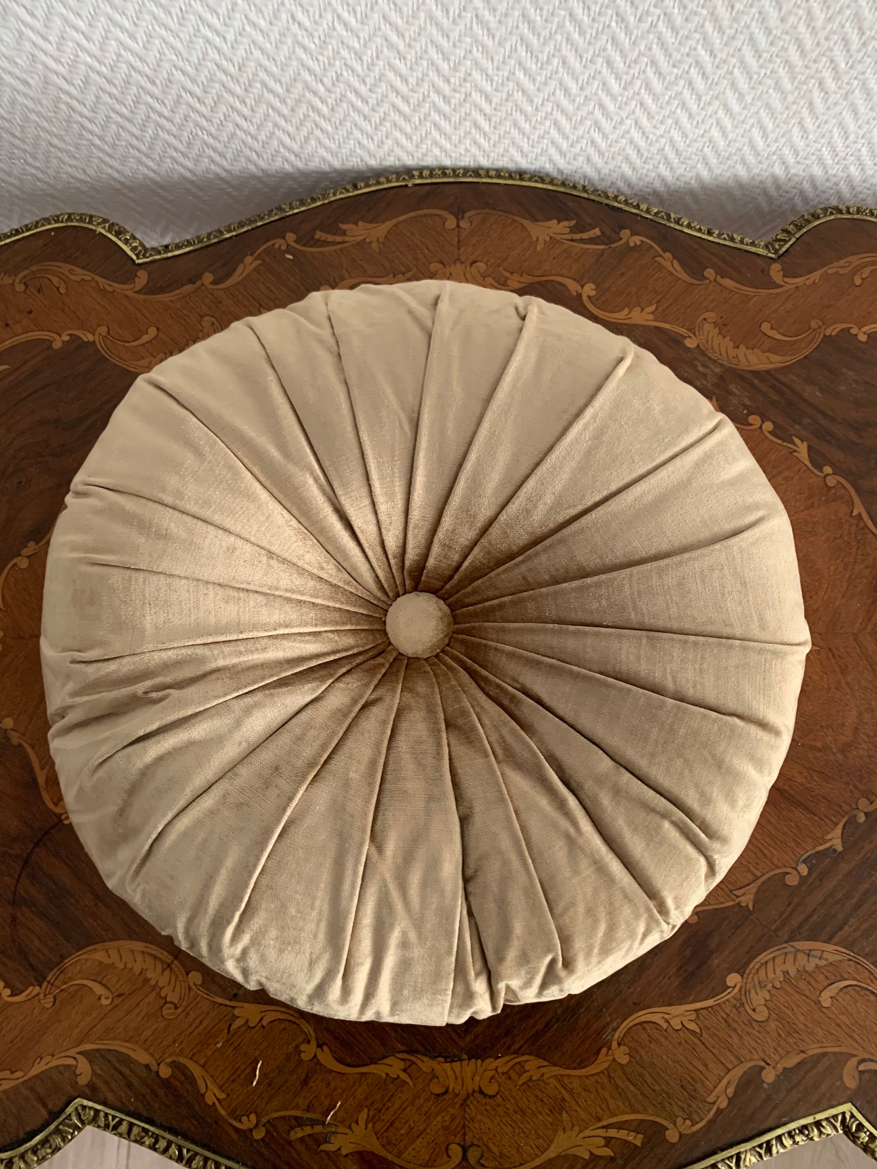 Gold lamé round velvet cushion