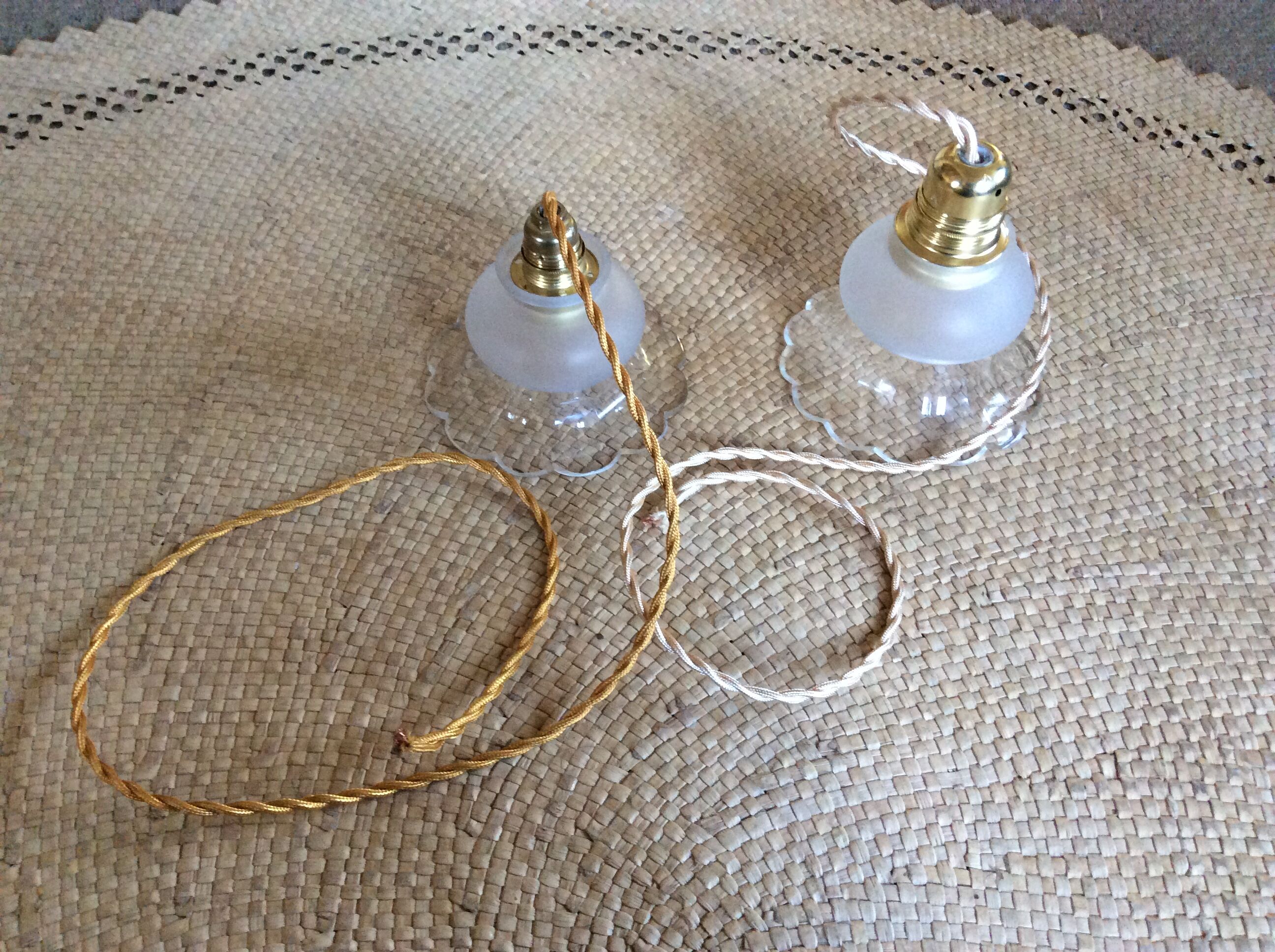 2 vintage suspensions