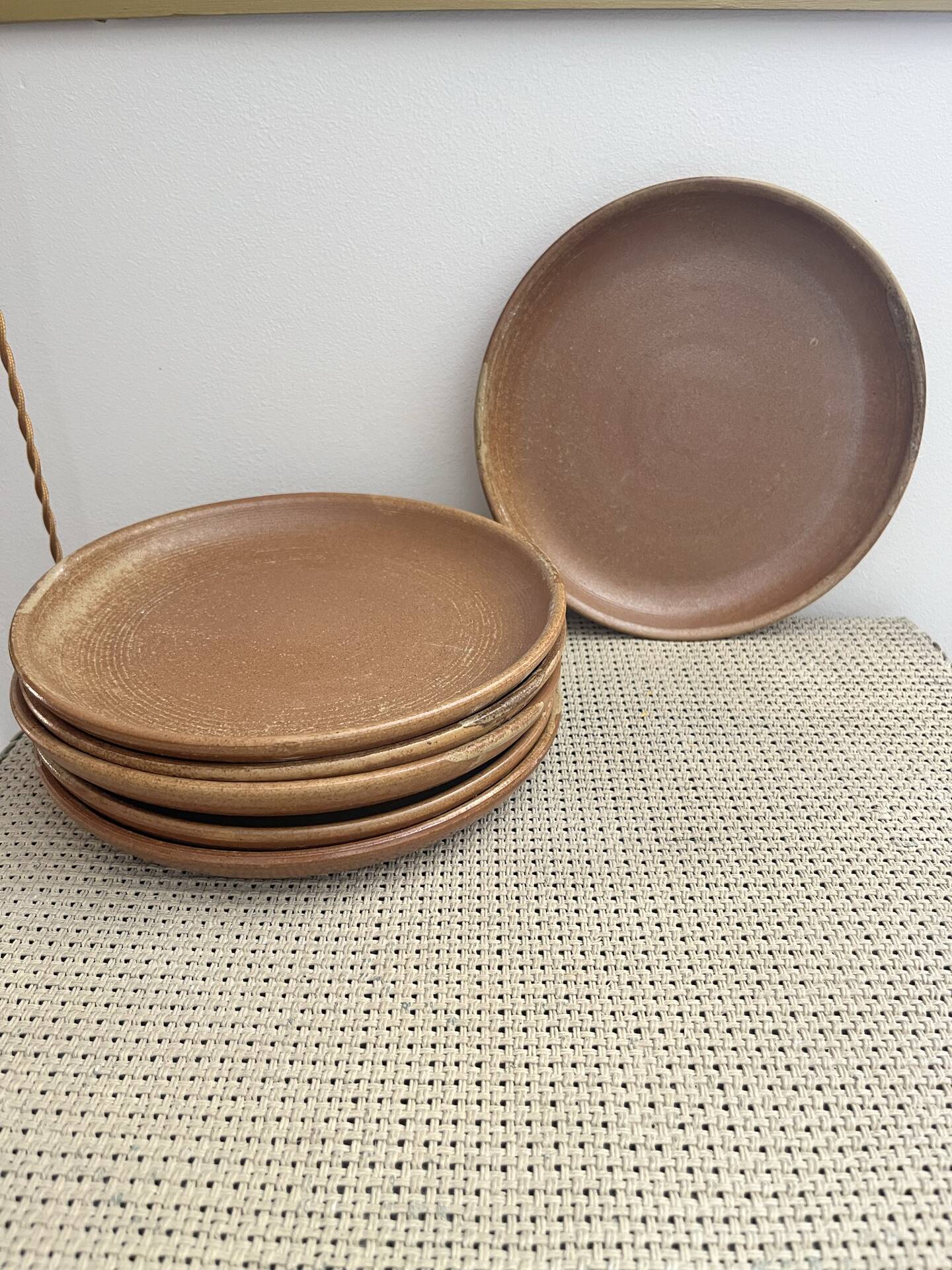 6 flat plates in stoneware