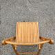 Paire de chaises pliantes en bois massif