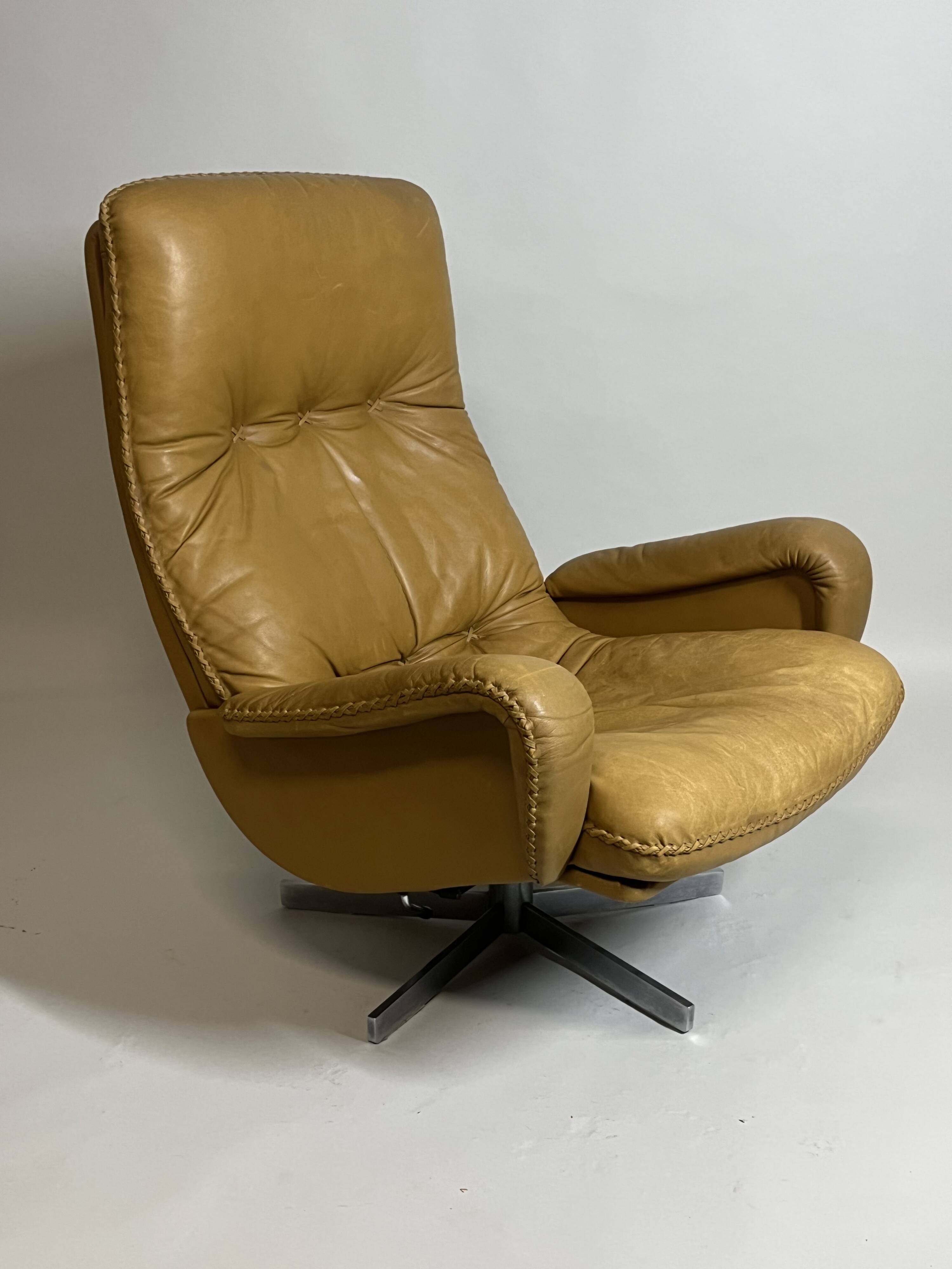 De Sede S231 Swivel Leather Armchair, 1960s
