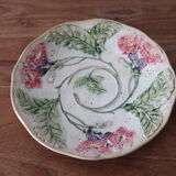 Assiette en barbotine ancienne