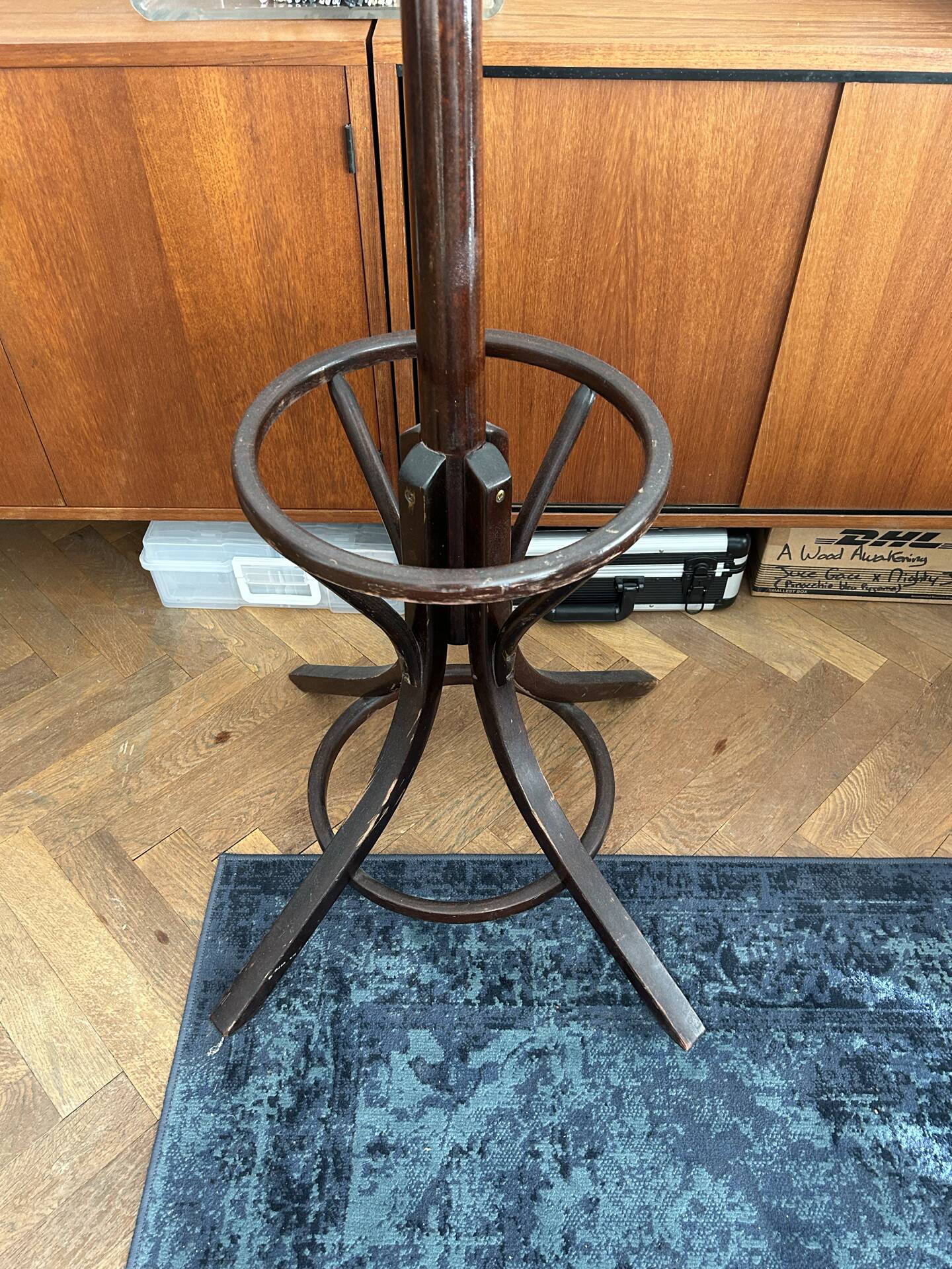 Baumann coat rack, swivelling parrot design from the 60s/70s in wood.